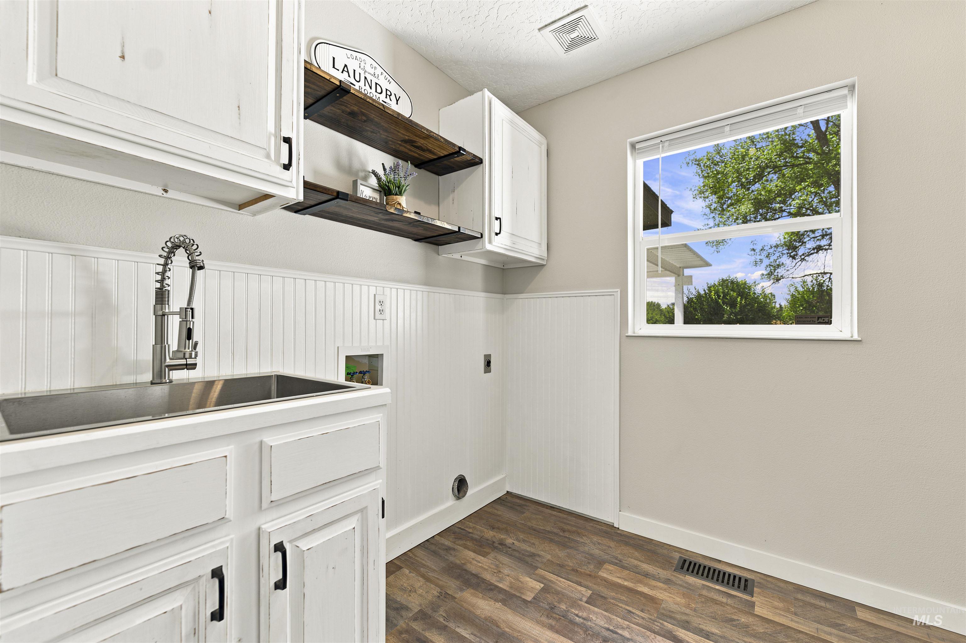 24864 Coventry Drive, Caldwell, Idaho 83607, 3 Bedrooms, 2 Bathrooms, Residential For Sale, Price $874,900, 98993424
