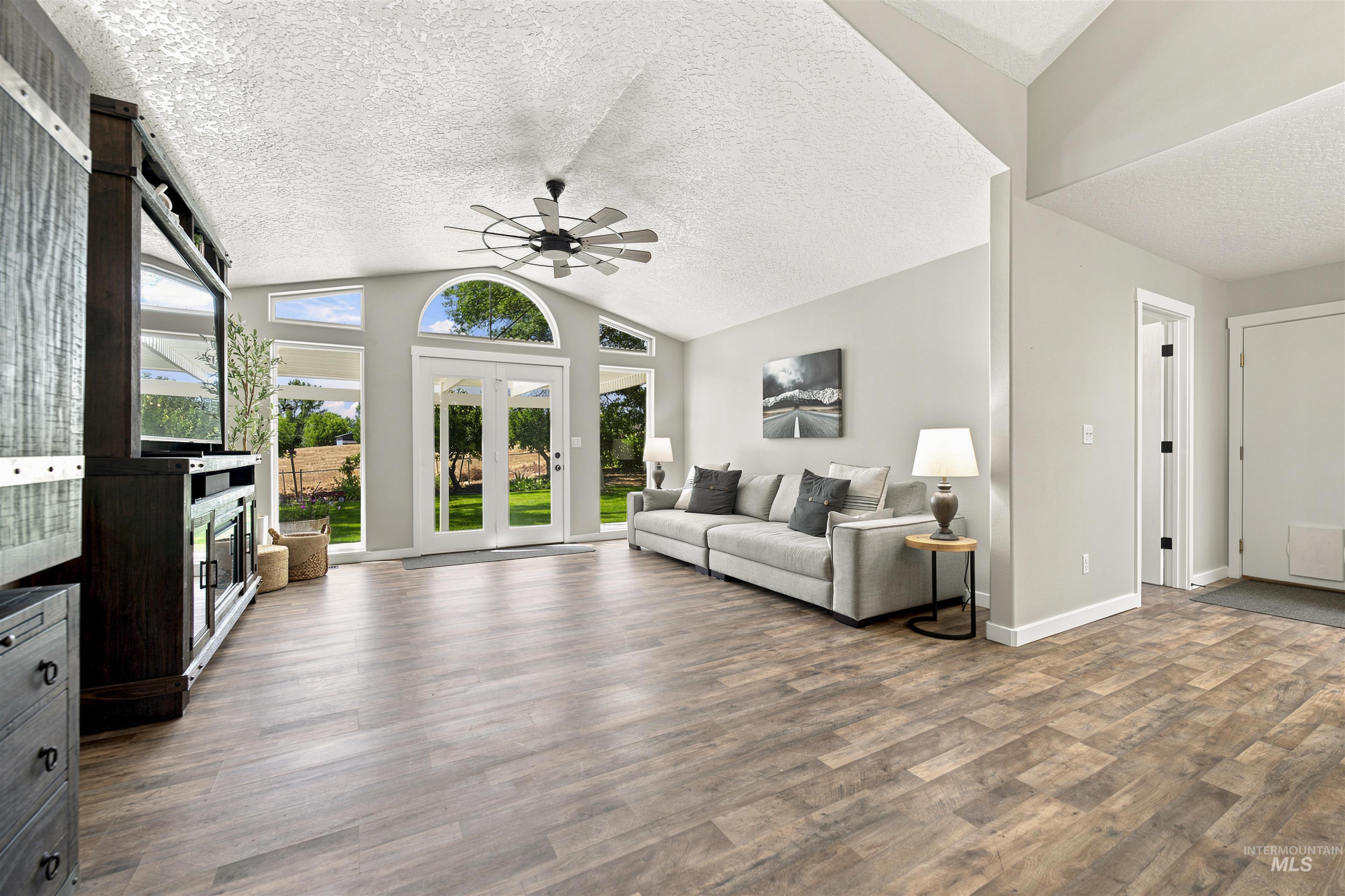 24864 Coventry Drive, Caldwell, Idaho 83607, 3 Bedrooms, 2 Bathrooms, Residential For Sale, Price $874,900, 98993424