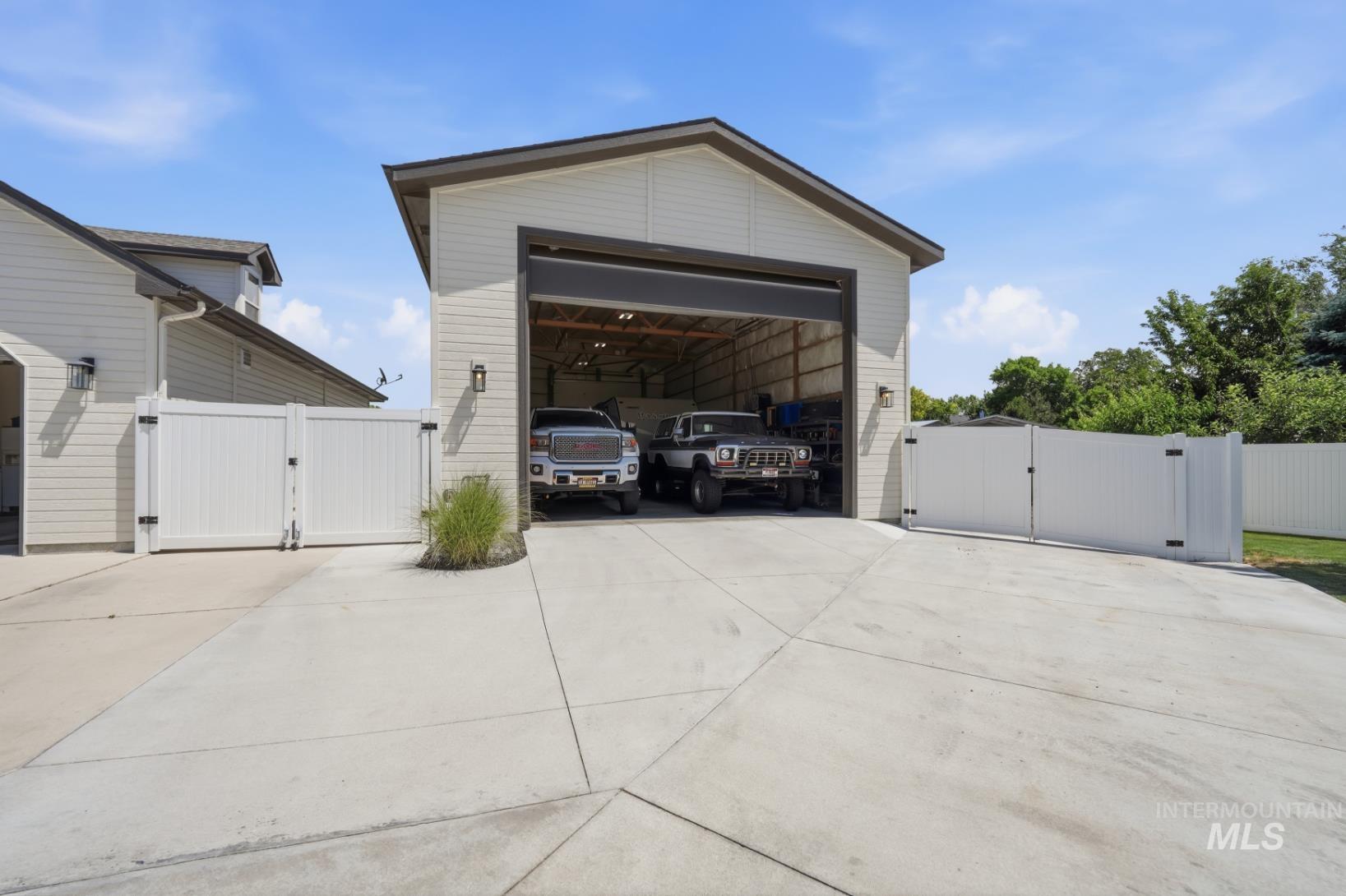 22 N Burlington Dr, Nampa, Idaho 83687, 4 Bedrooms, 3.5 Bathrooms, Residential For Sale, Price $1,099,000,MLS 98993430