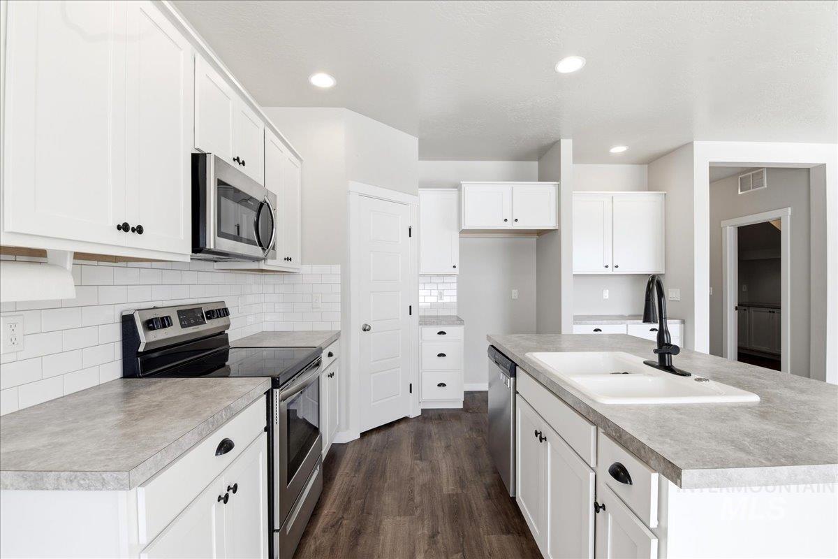 1203 Fishertown Ave., Caldwell, Idaho 83605, 3 Bedrooms, 2 Bathrooms, Residential For Sale, Price $419,900, 98993431