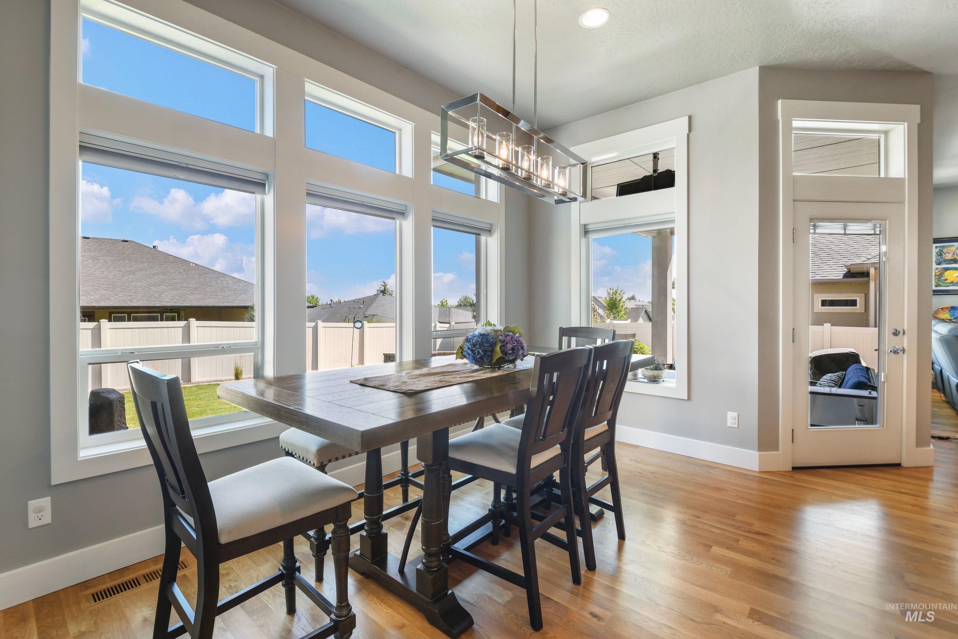 552 W W Buroak Drive, Meridian, Idaho 83642, 4 Bedrooms, 2.5 Bathrooms, Residential For Sale, Price $769,900,MLS 98993434