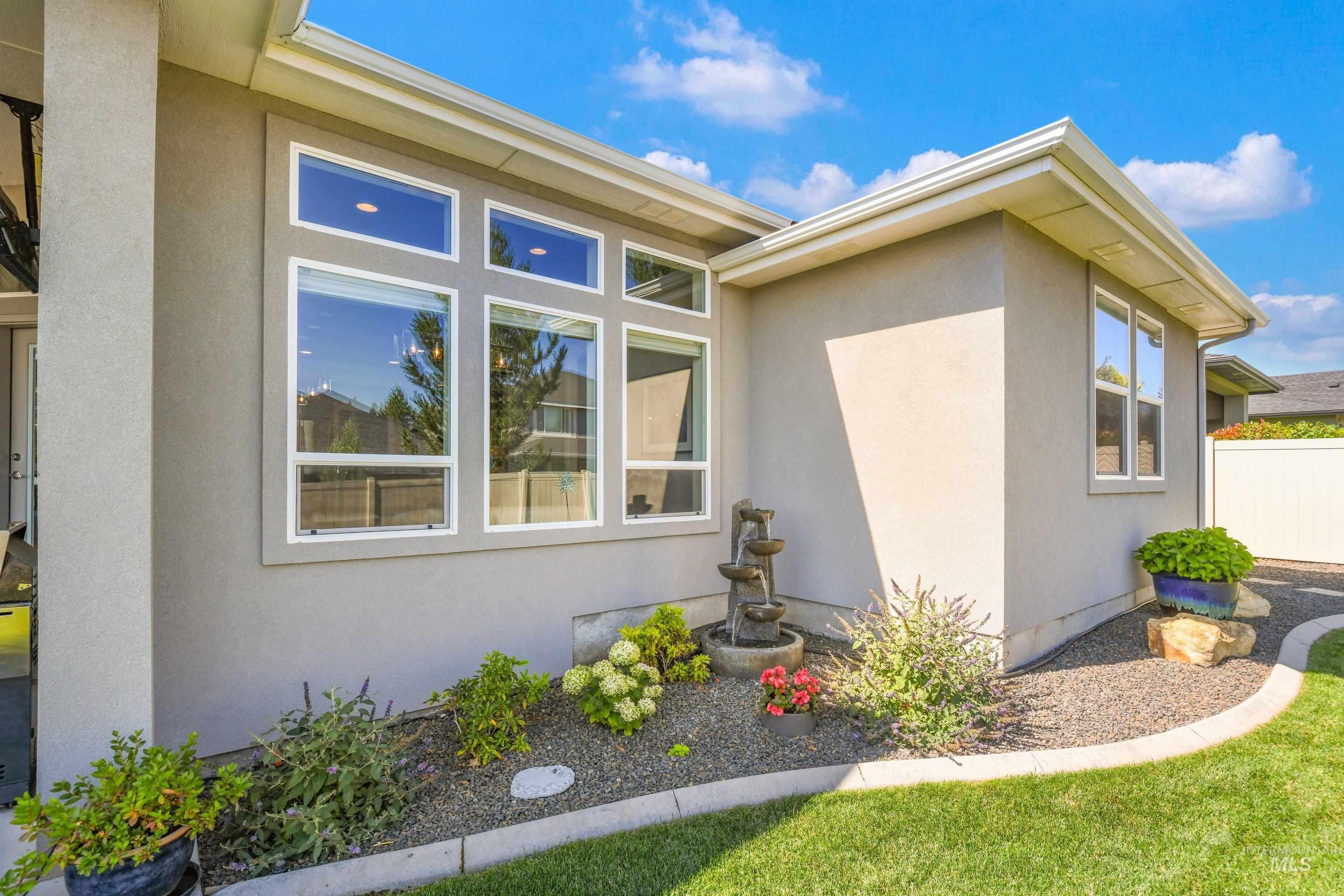 552 W W Buroak Drive, Meridian, Idaho 83642, 4 Bedrooms, 2.5 Bathrooms, Residential For Sale, Price $769,900,MLS 98993434