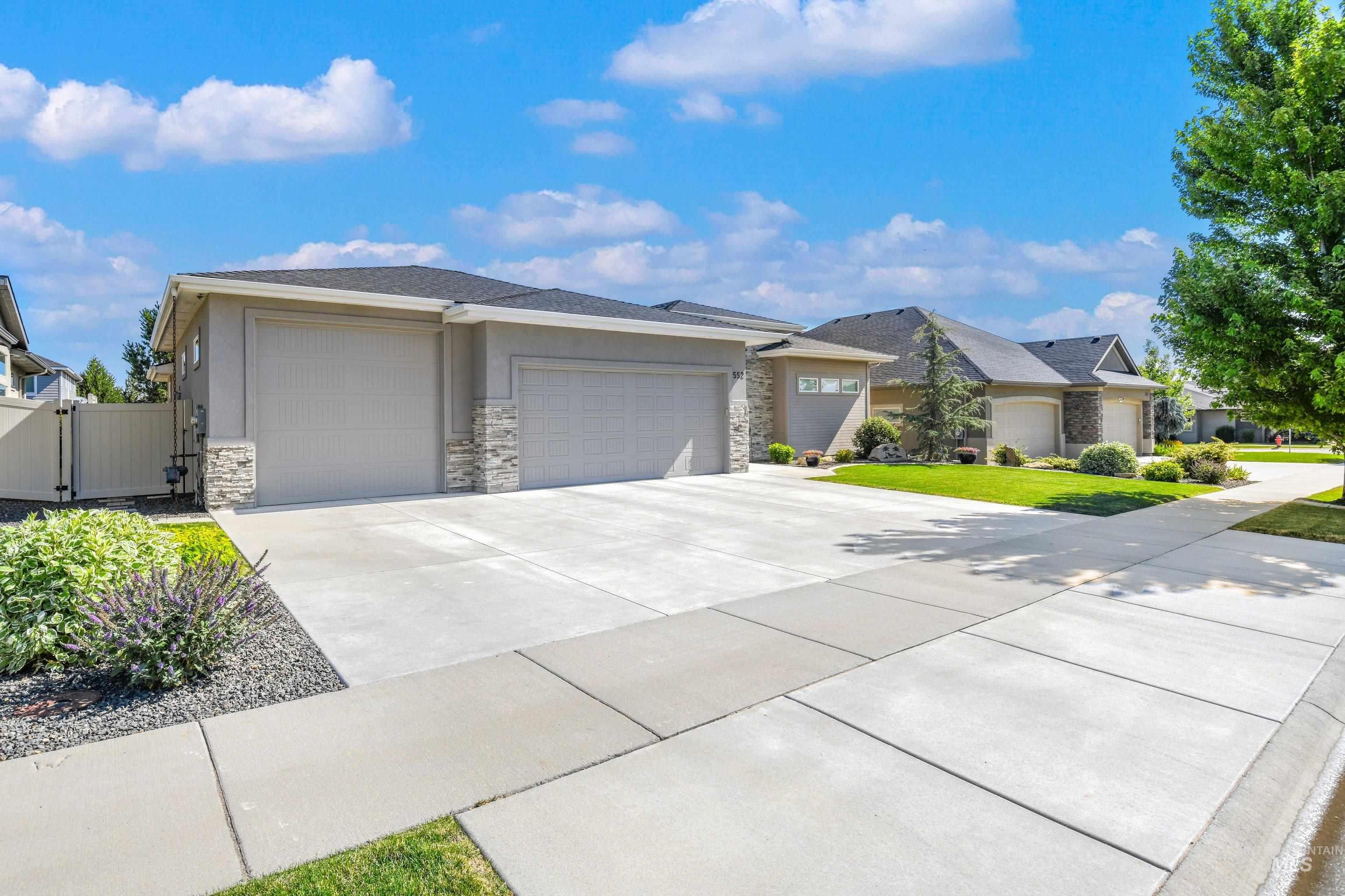 552 W W Buroak Drive, Meridian, Idaho 83642, 4 Bedrooms, 2.5 Bathrooms, Residential For Sale, Price $769,900,MLS 98993434