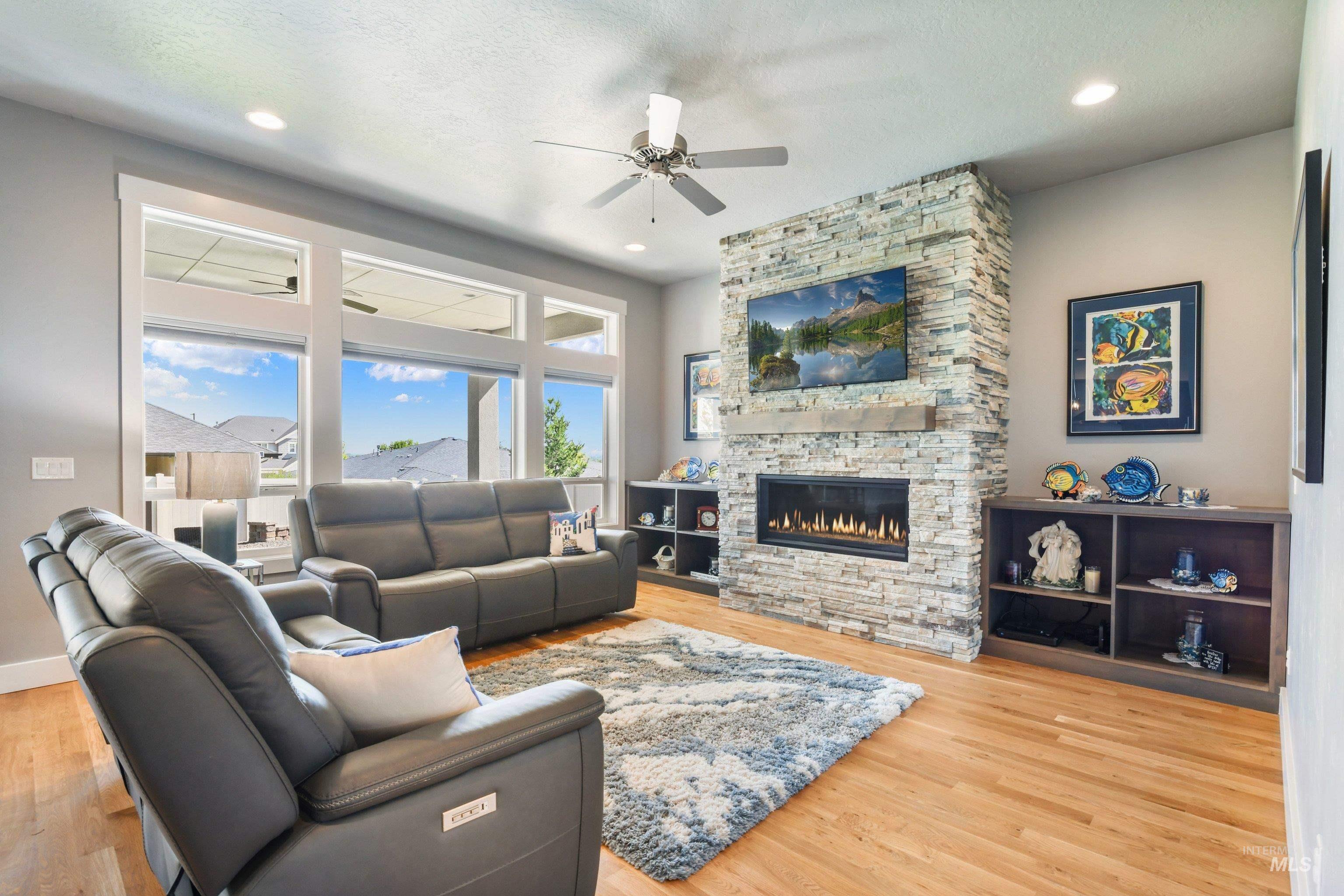 552 W W Buroak Drive, Meridian, Idaho 83642, 4 Bedrooms, 2.5 Bathrooms, Residential For Sale, Price $769,900,MLS 98993434