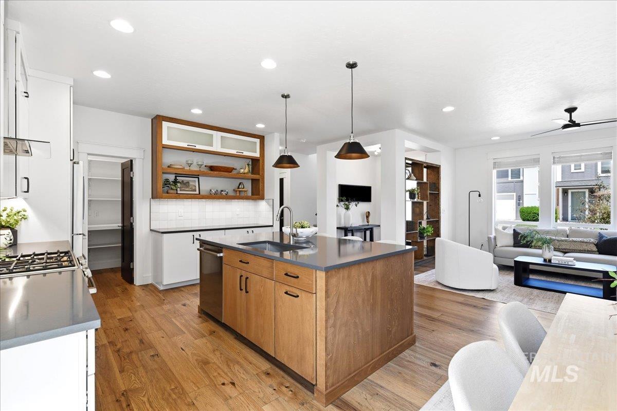 1639 W Cyrus St, Boise, Idaho 83705, 3 Bedrooms, 2.5 Bathrooms, Residential For Sale, Price $599,900,MLS 98993438
