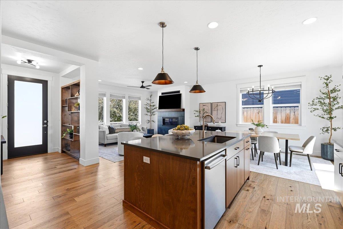 1639 W Cyrus St, Boise, Idaho 83705, 3 Bedrooms, 2.5 Bathrooms, Residential For Sale, Price $599,900,MLS 98993438