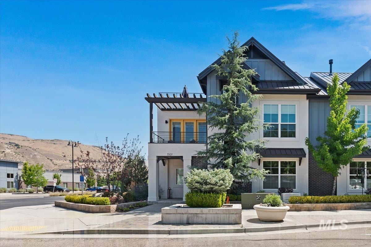 3307 E Trifecta Ln, Boise, Idaho 83716-7195, 3 Bedrooms, 2 Bathrooms, Residential For Sale, Price $729,900,MLS 98993439