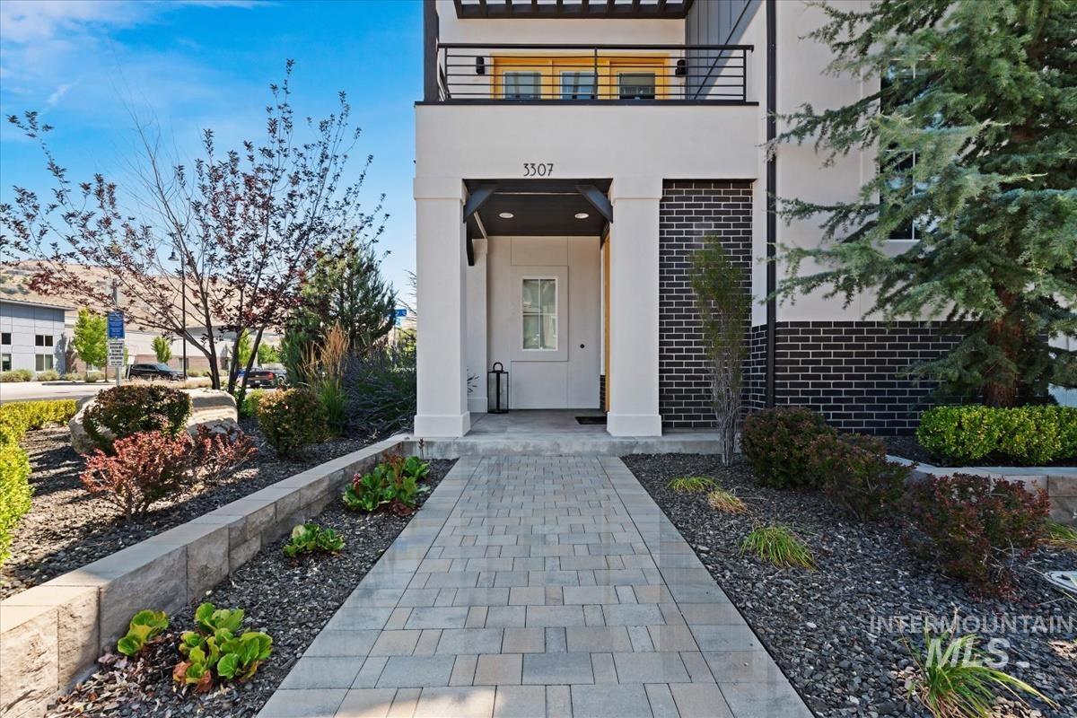 3307 E Trifecta Ln, Boise, Idaho 83716-7195, 3 Bedrooms, 2 Bathrooms, Residential For Sale, Price $729,900,MLS 98993439