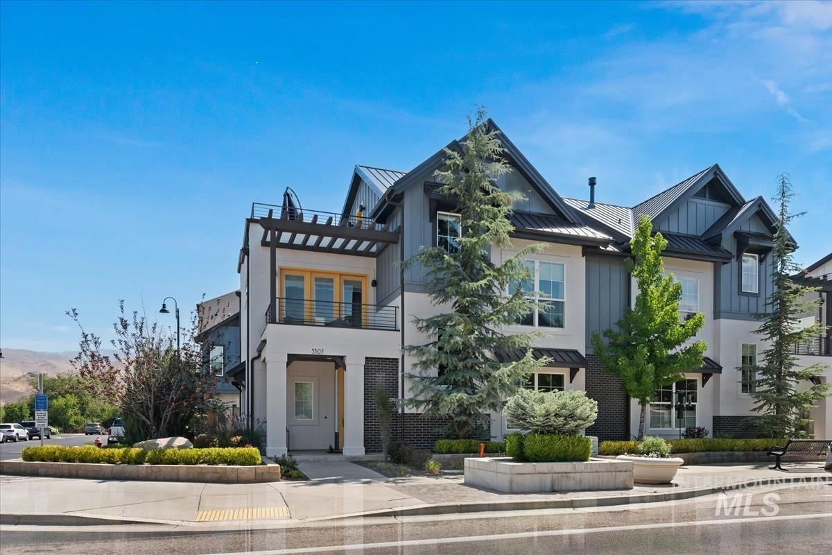3307 E Trifecta Ln, Boise, Idaho 83716-7195, 3 Bedrooms, 2 Bathrooms, Residential For Sale, Price $729,900,MLS 98993439