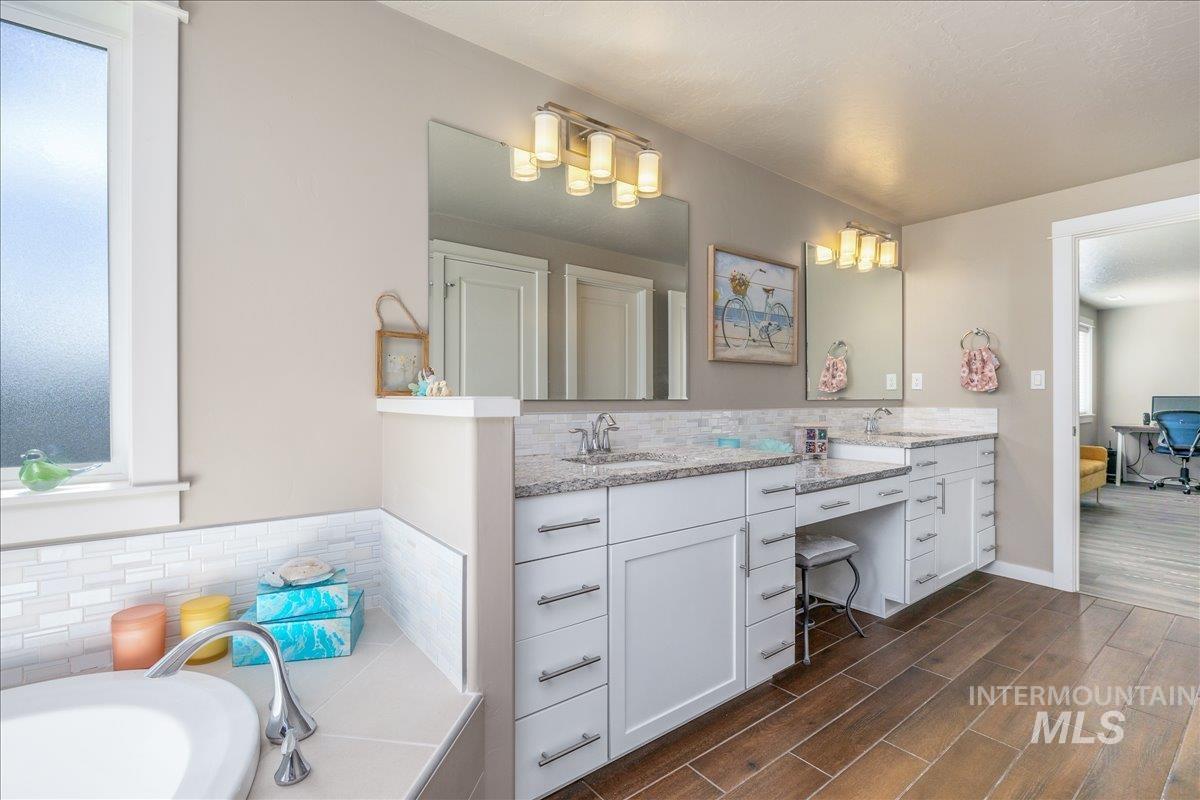 4476 N Glenrock Way, Meridian, Idaho 83646, 5 Bedrooms, 3 Bathrooms, Residential For Sale, Price $725,000,MLS 98993440