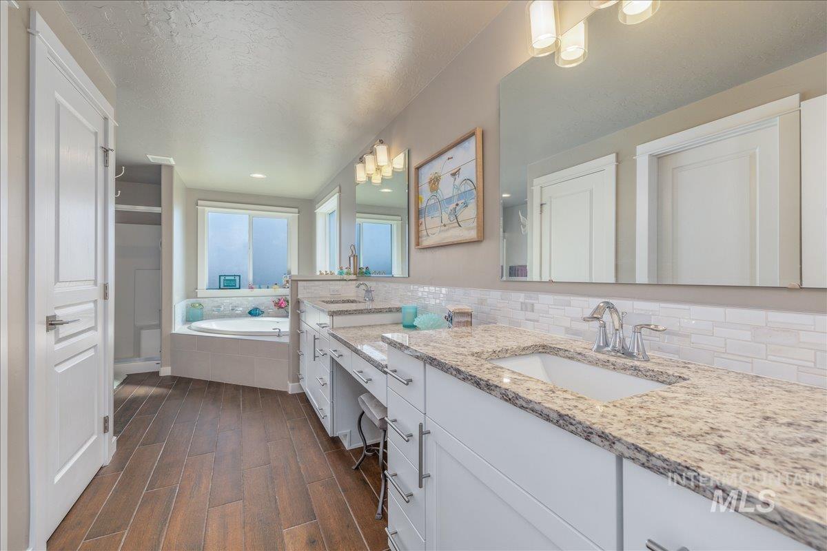 4476 N Glenrock Way, Meridian, Idaho 83646, 5 Bedrooms, 3 Bathrooms, Residential For Sale, Price $725,000,MLS 98993440