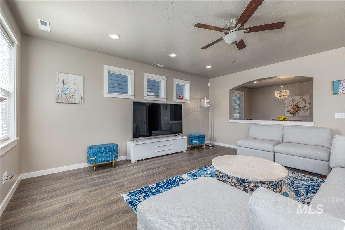 4476 N Glenrock Way, Meridian, Idaho 83646, 5 Bedrooms, 3 Bathrooms, Residential For Sale, Price $725,000,MLS 98993440