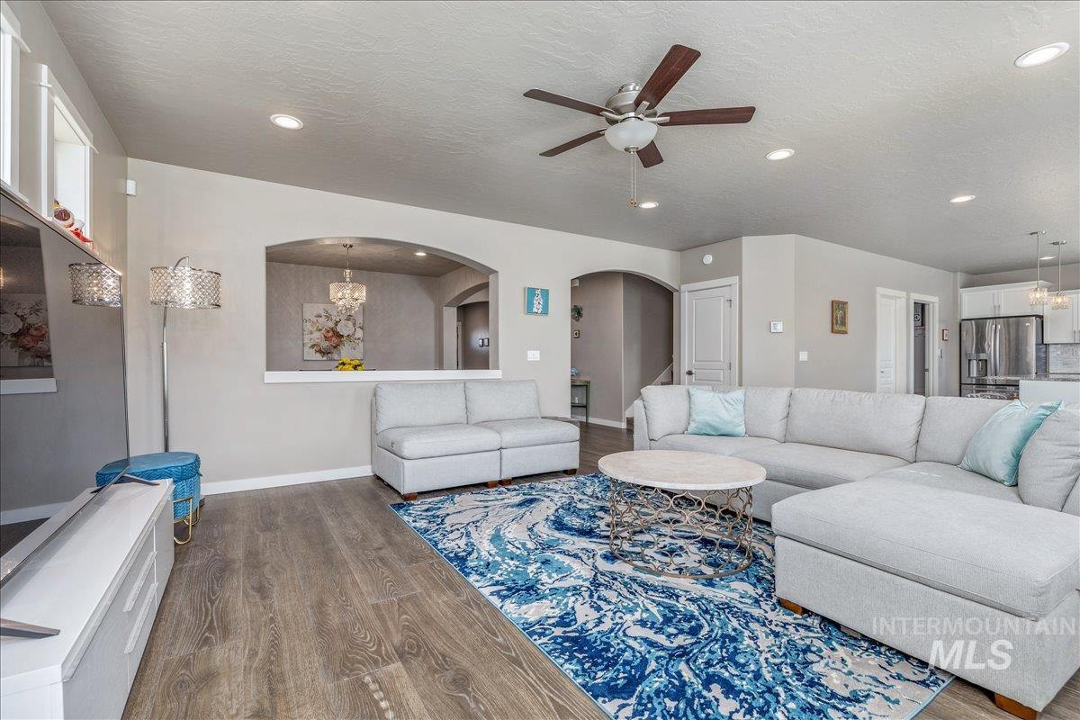 4476 N Glenrock Way, Meridian, Idaho 83646, 5 Bedrooms, 3 Bathrooms, Residential For Sale, Price $725,000,MLS 98993440