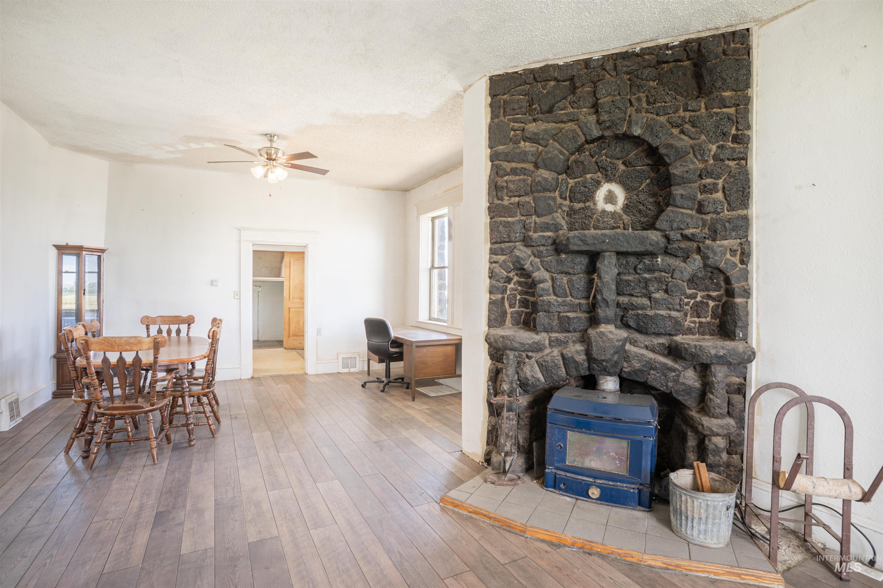 447 S 550 E, Dietrich, Idaho 83324, 2 Bedrooms, 1 Bathroom, Residential For Sale, Price $280,000,MLS 98993444