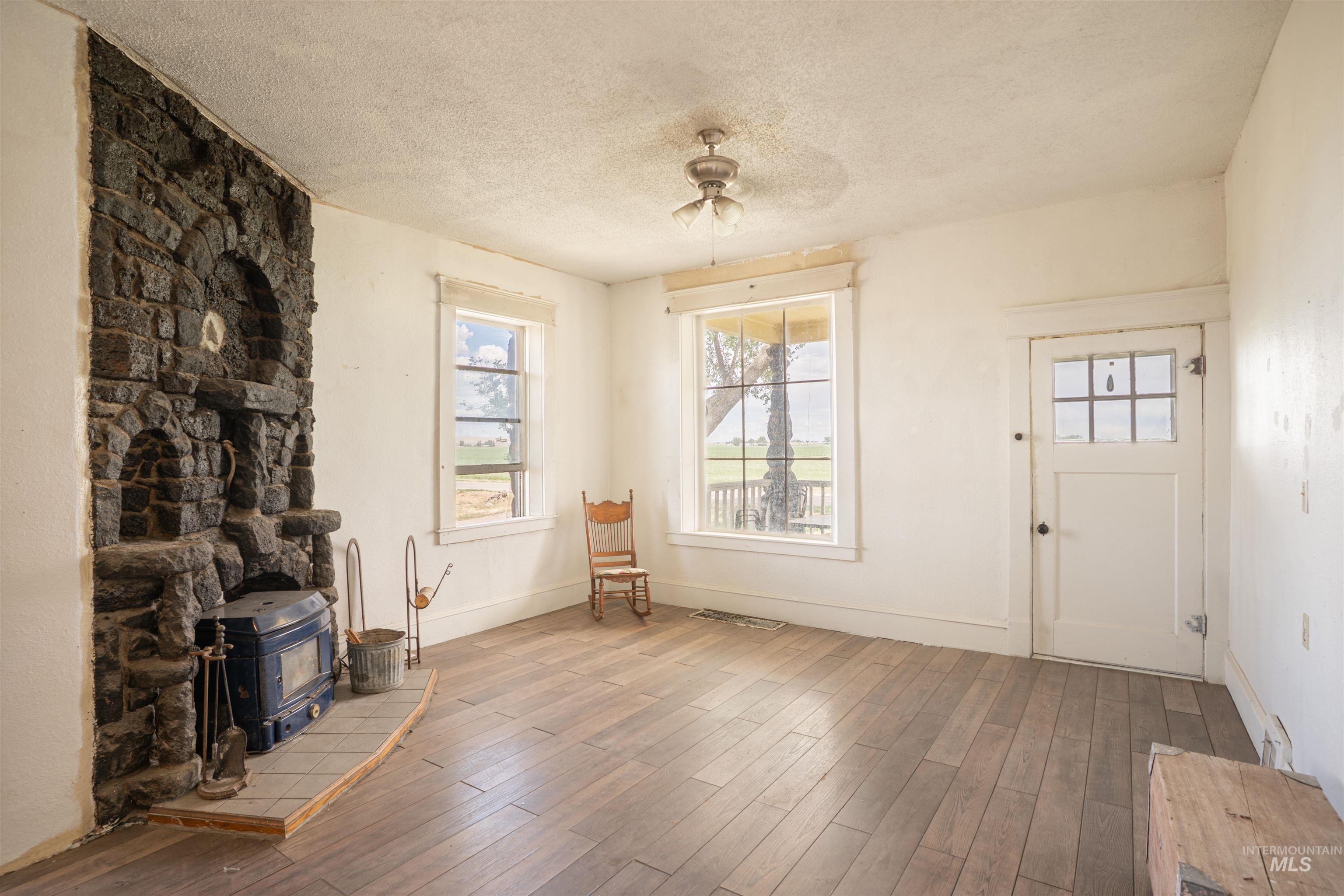 447 S 550 E, Dietrich, Idaho 83324, 2 Bedrooms, 1 Bathroom, Residential For Sale, Price $280,000,MLS 98993444