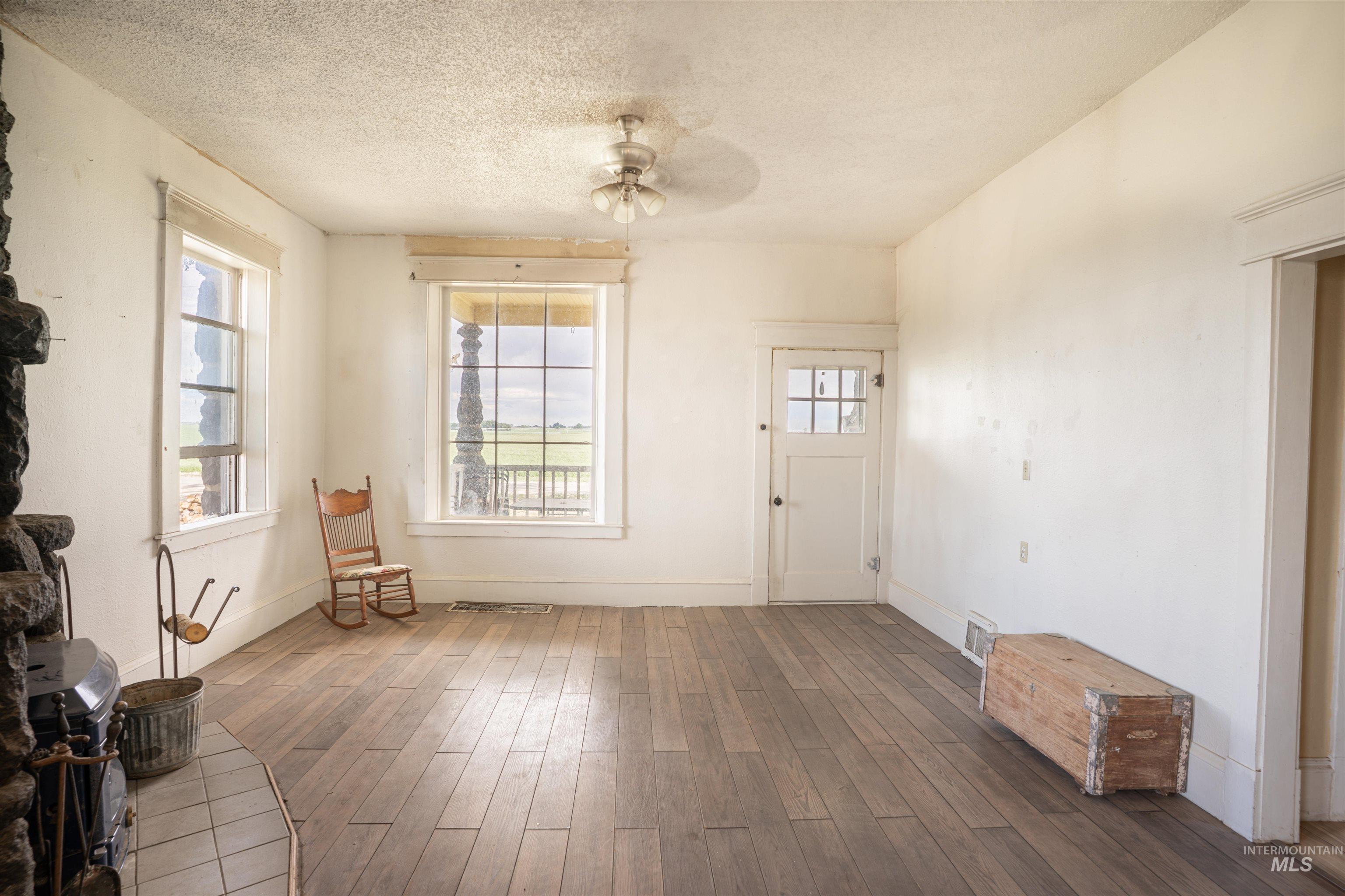 447 S 550 E, Dietrich, Idaho 83324, 2 Bedrooms, 1 Bathroom, Residential For Sale, Price $280,000,MLS 98993444