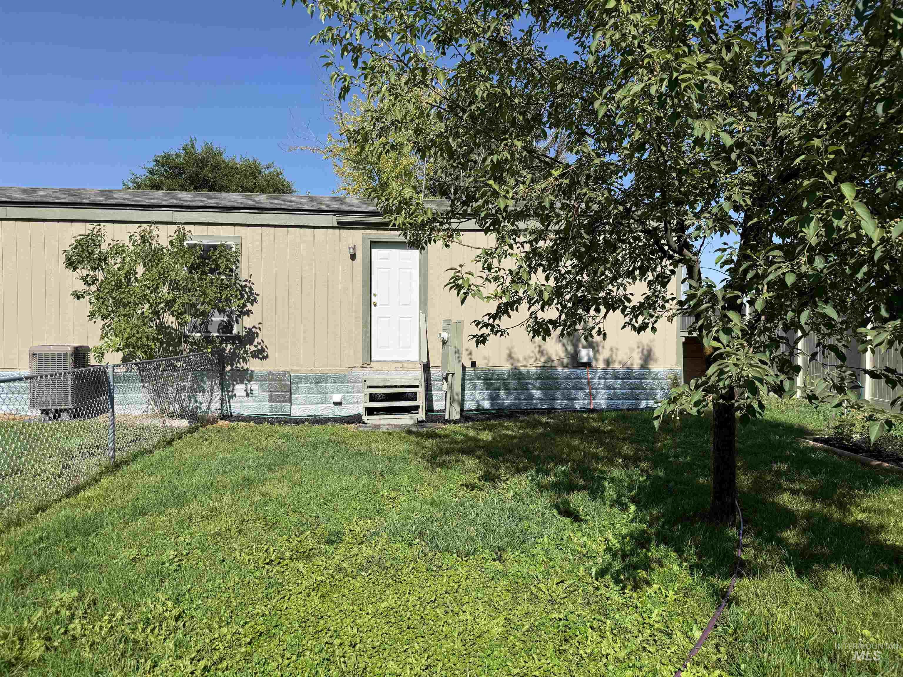 5016 E. Ustick, Caldwell, Idaho 83605, 3 Bedrooms, 1 Bathroom, Residential For Sale, Price $94,900,MLS 98993447