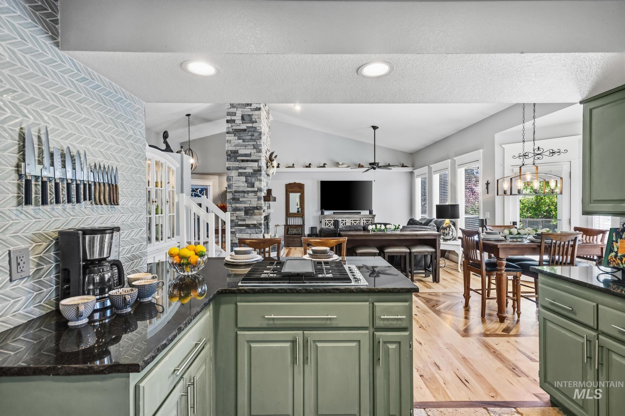 4672 N Marcliffe Way, Boise, Idaho 83704, 3 Bedrooms, 2 Bathrooms, Residential For Sale, Price $544,900,MLS 98993452