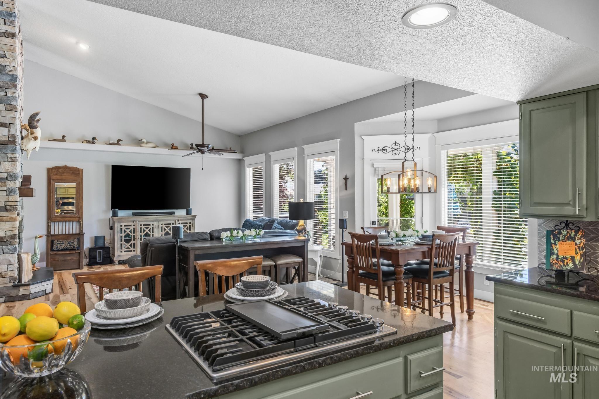 4672 N Marcliffe Way, Boise, Idaho 83704, 3 Bedrooms, 2 Bathrooms, Residential For Sale, Price $544,900,MLS 98993452