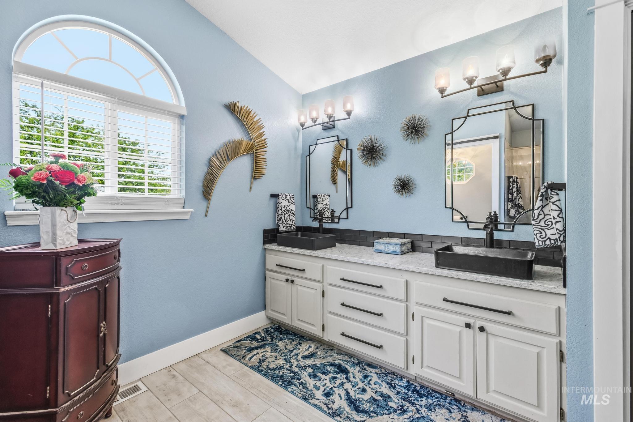 4672 N Marcliffe Way, Boise, Idaho 83704, 3 Bedrooms, 2 Bathrooms, Residential For Sale, Price $544,900,MLS 98993452