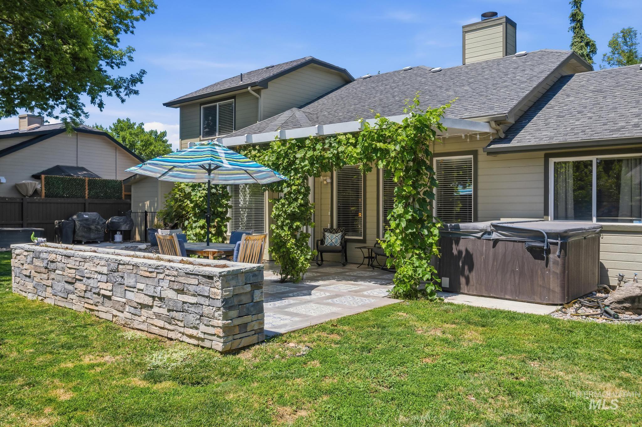 4672 N Marcliffe Way, Boise, Idaho 83704, 3 Bedrooms, 2 Bathrooms, Residential For Sale, Price $544,900,MLS 98993452