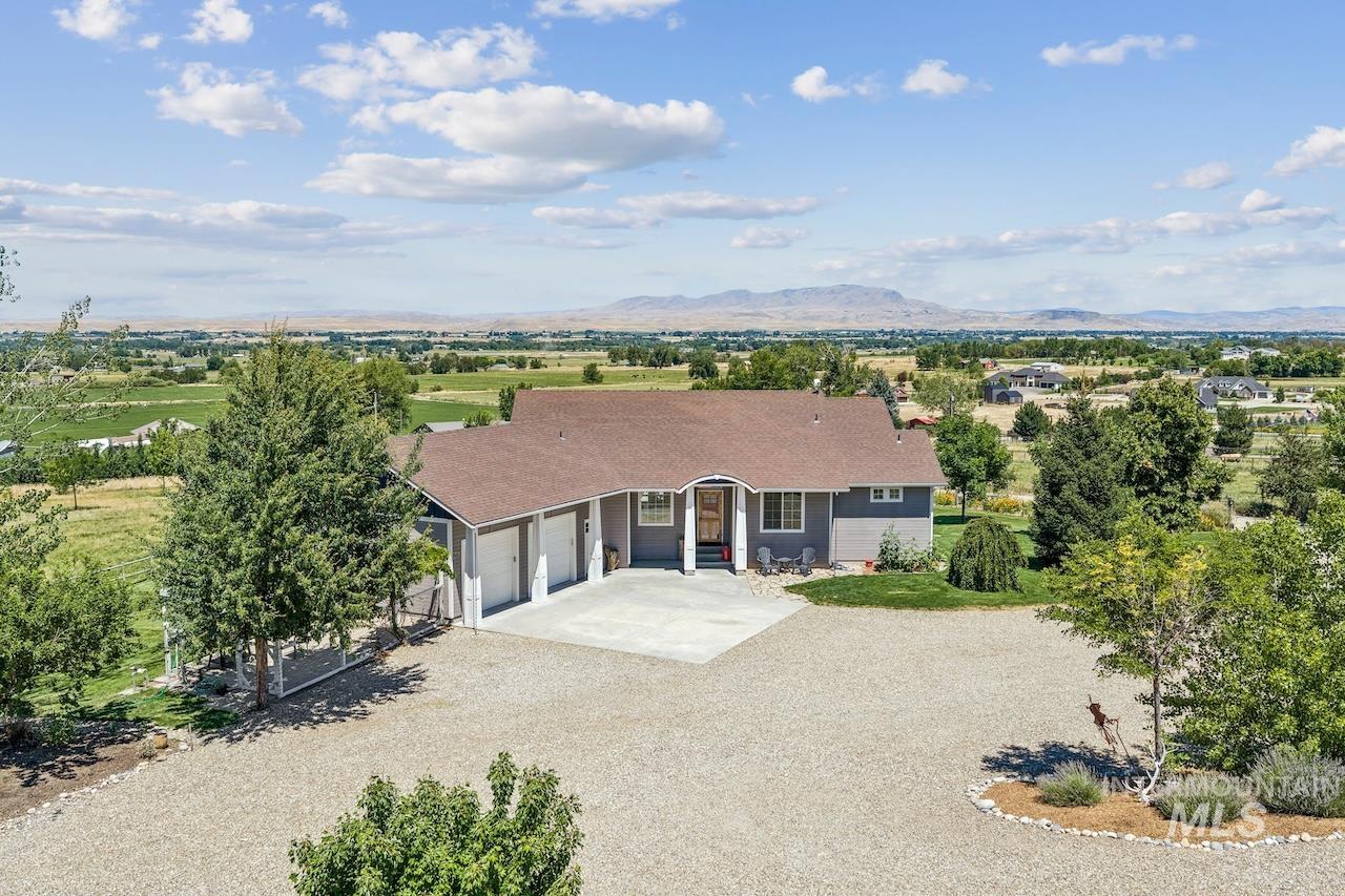 7305 Mustang Ln, Emmett, Idaho 83617, 4 Bedrooms, 3.5 Bathrooms, Residential For Sale, Price $1,337,000,MLS 98993454