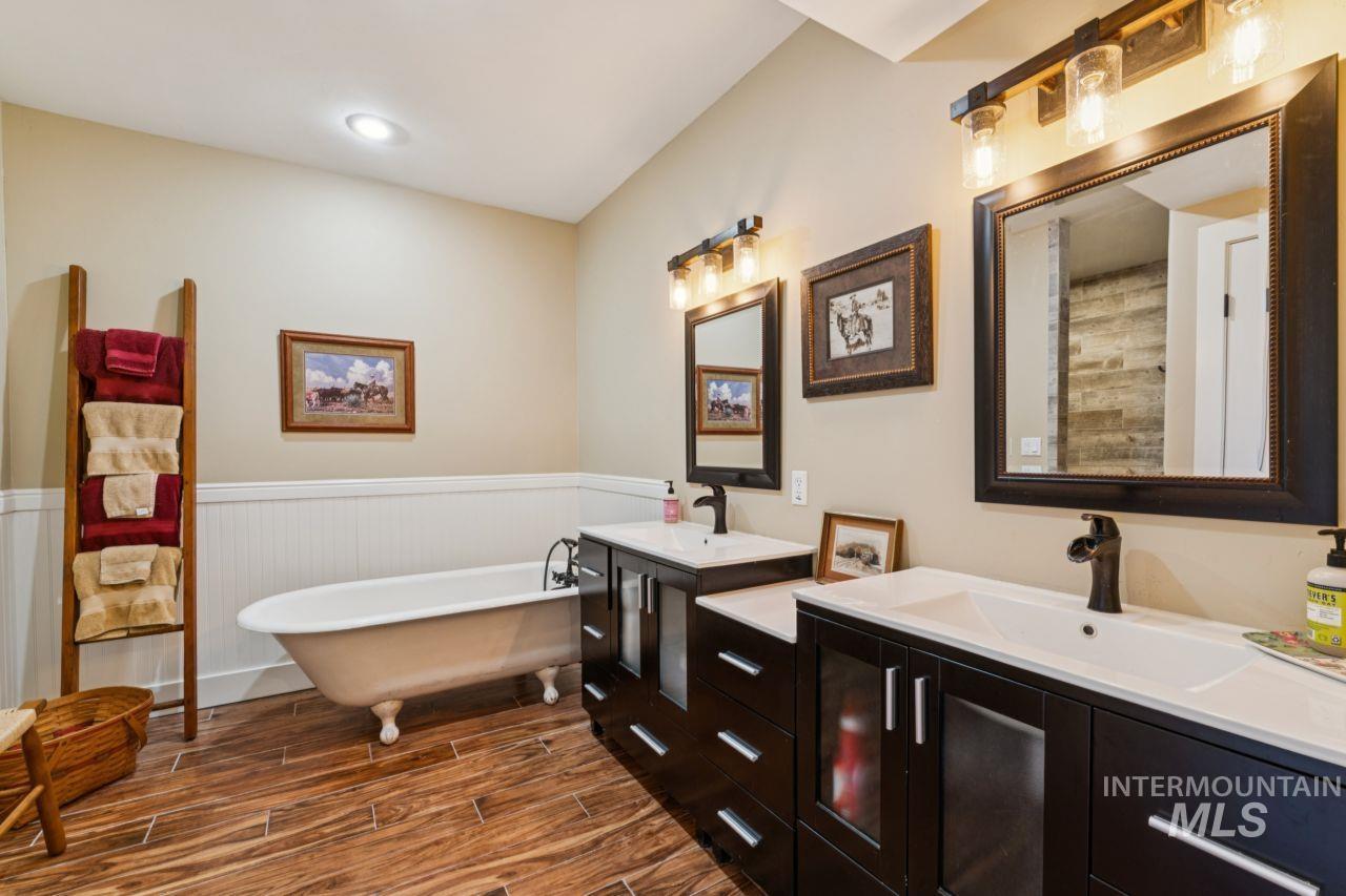7305 Mustang Ln, Emmett, Idaho 83617, 4 Bedrooms, 3.5 Bathrooms, Residential For Sale, Price $1,297,000, 98993454