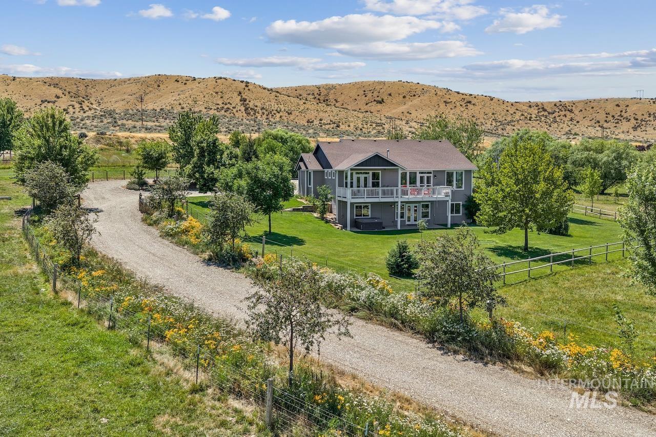 7305 Mustang Ln, Emmett, Idaho 83617, 4 Bedrooms, 3.5 Bathrooms, Residential For Sale, Price $1,297,000, 98993454