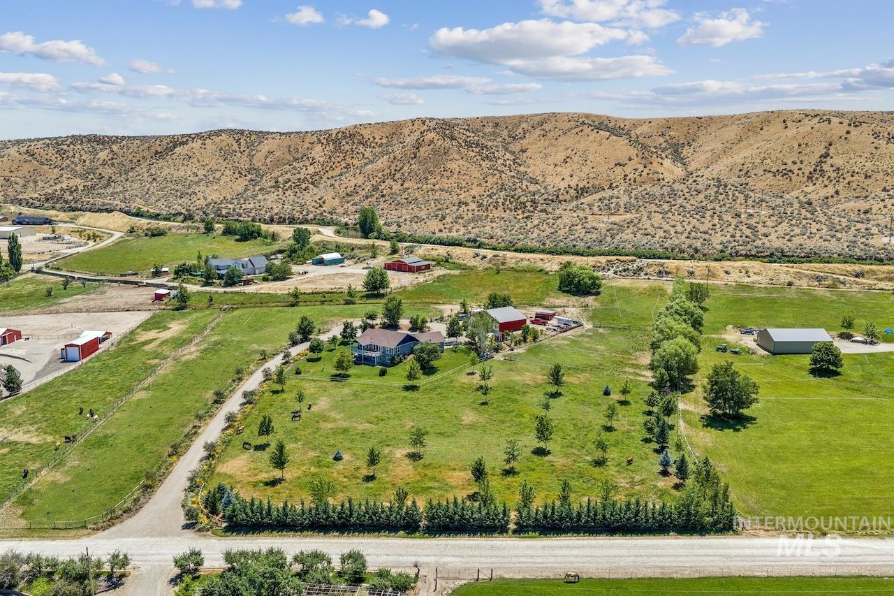 7305 Mustang Ln, Emmett, Idaho 83617, 4 Bedrooms, 3.5 Bathrooms, Residential For Sale, Price $1,337,000,MLS 98993454