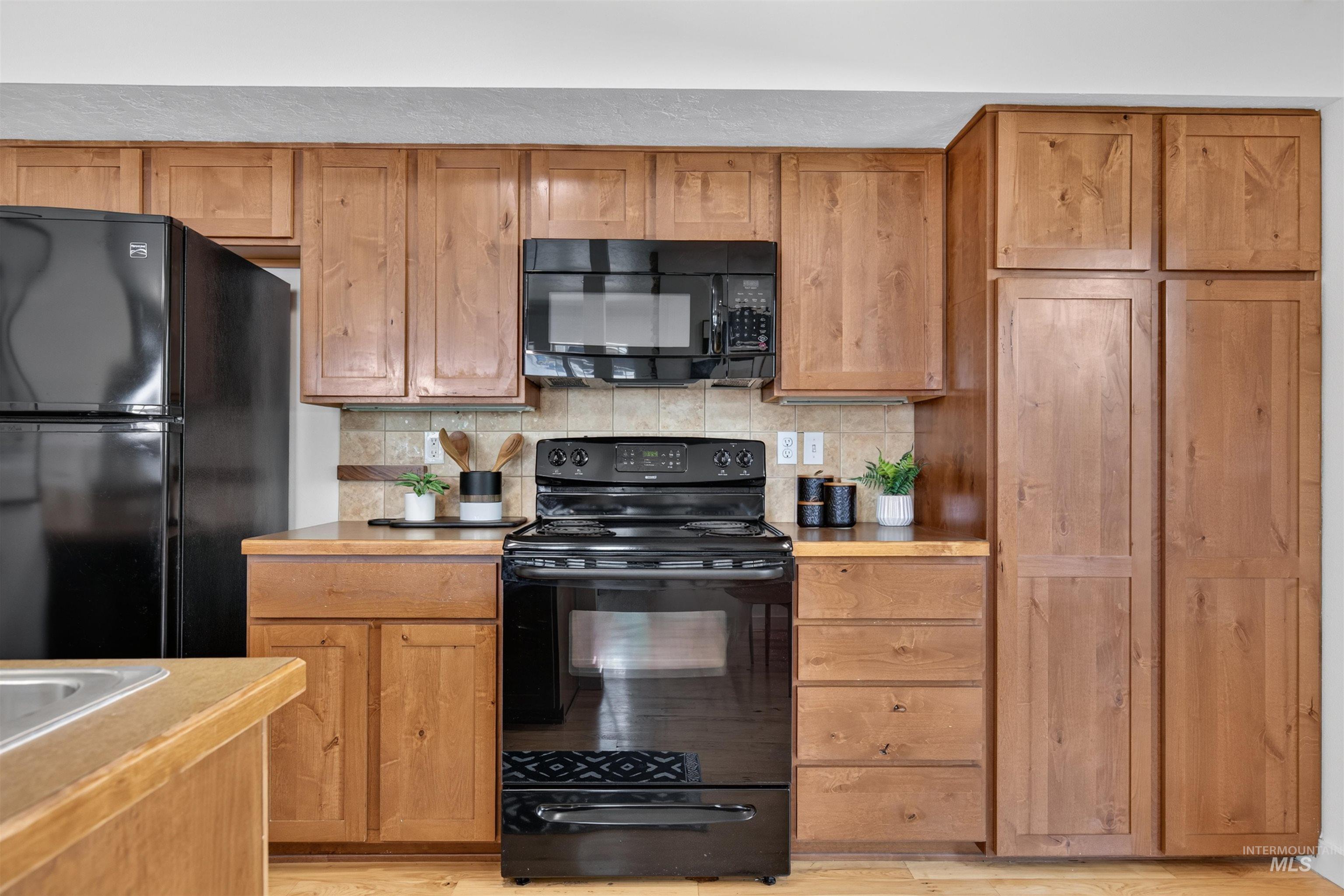 9147 W Brogan Dr, Boise, Idaho 83709, 2 Bedrooms, 2 Bathrooms, Residential For Sale, Price $299,900,MLS 98993457