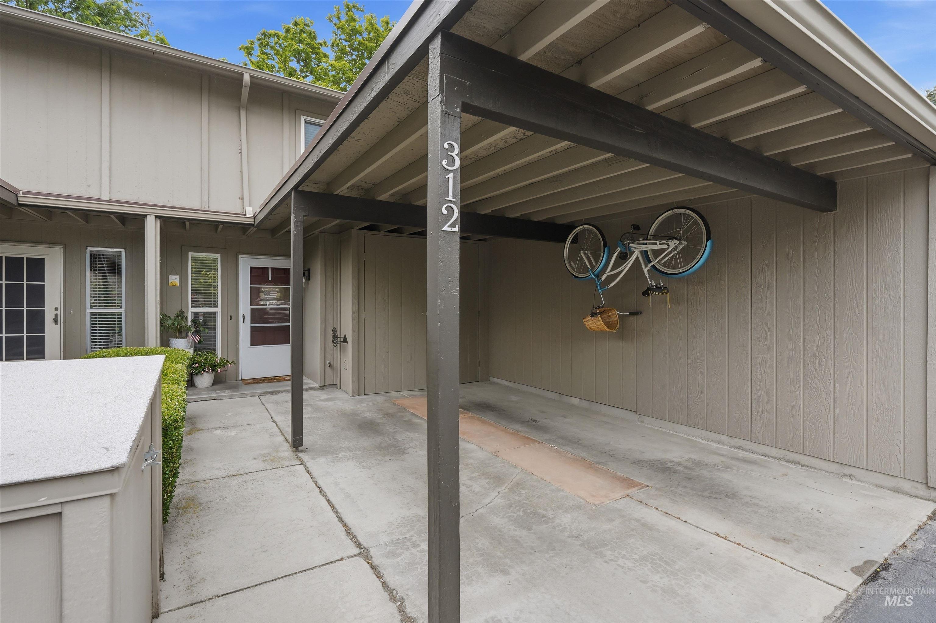 312 N Eagle Glen Lane, Eagle, Idaho 83616, 2 Bedrooms, 1.5 Bathrooms, Residential For Sale, Price $320,995,MLS 98993461