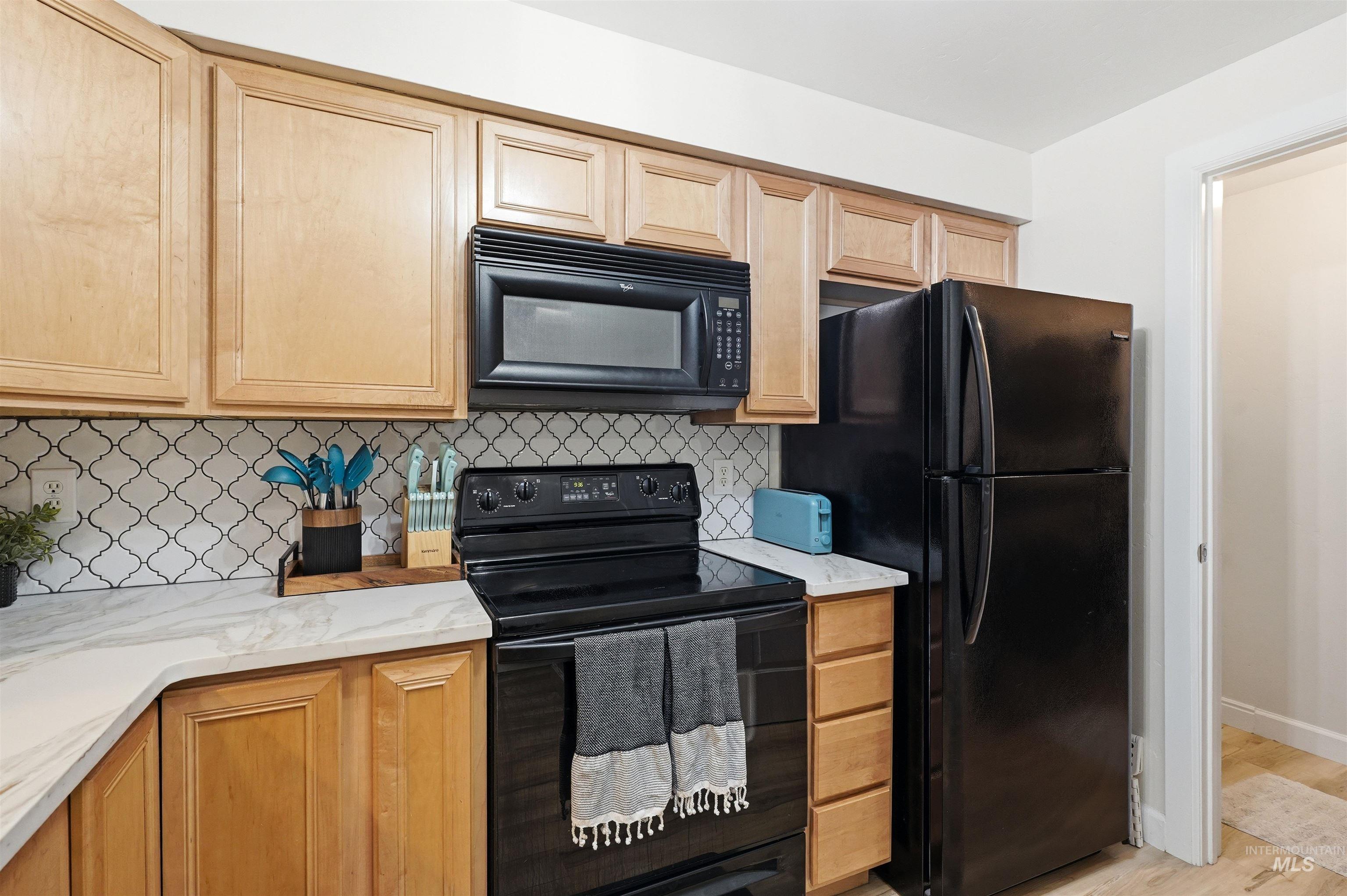 312 N Eagle Glen Lane, Eagle, Idaho 83616, 2 Bedrooms, 1.5 Bathrooms, Residential For Sale, Price $320,995,MLS 98993461