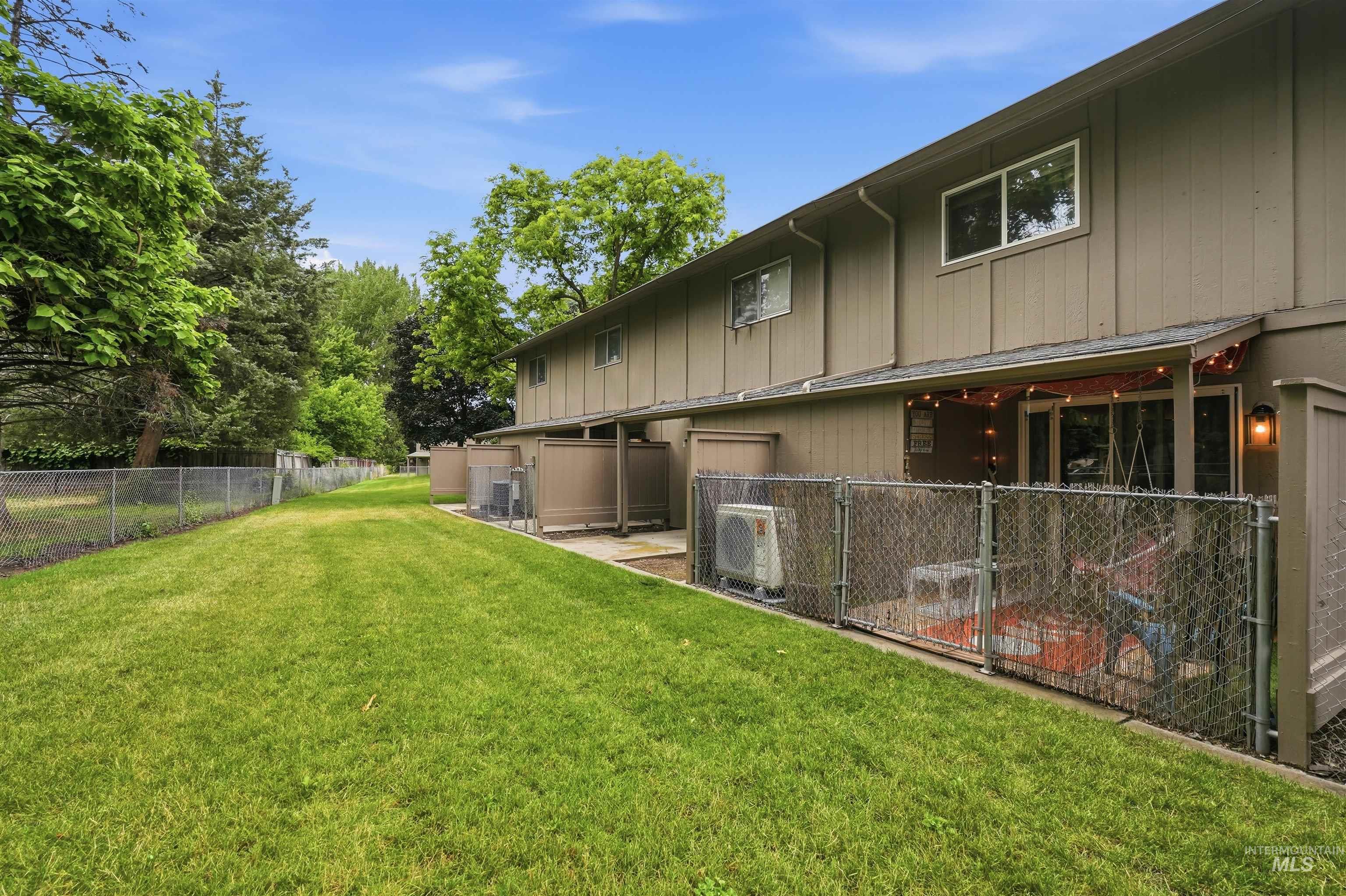 312 N Eagle Glen Lane, Eagle, Idaho 83616, 2 Bedrooms, 1.5 Bathrooms, Residential For Sale, Price $320,995,MLS 98993461