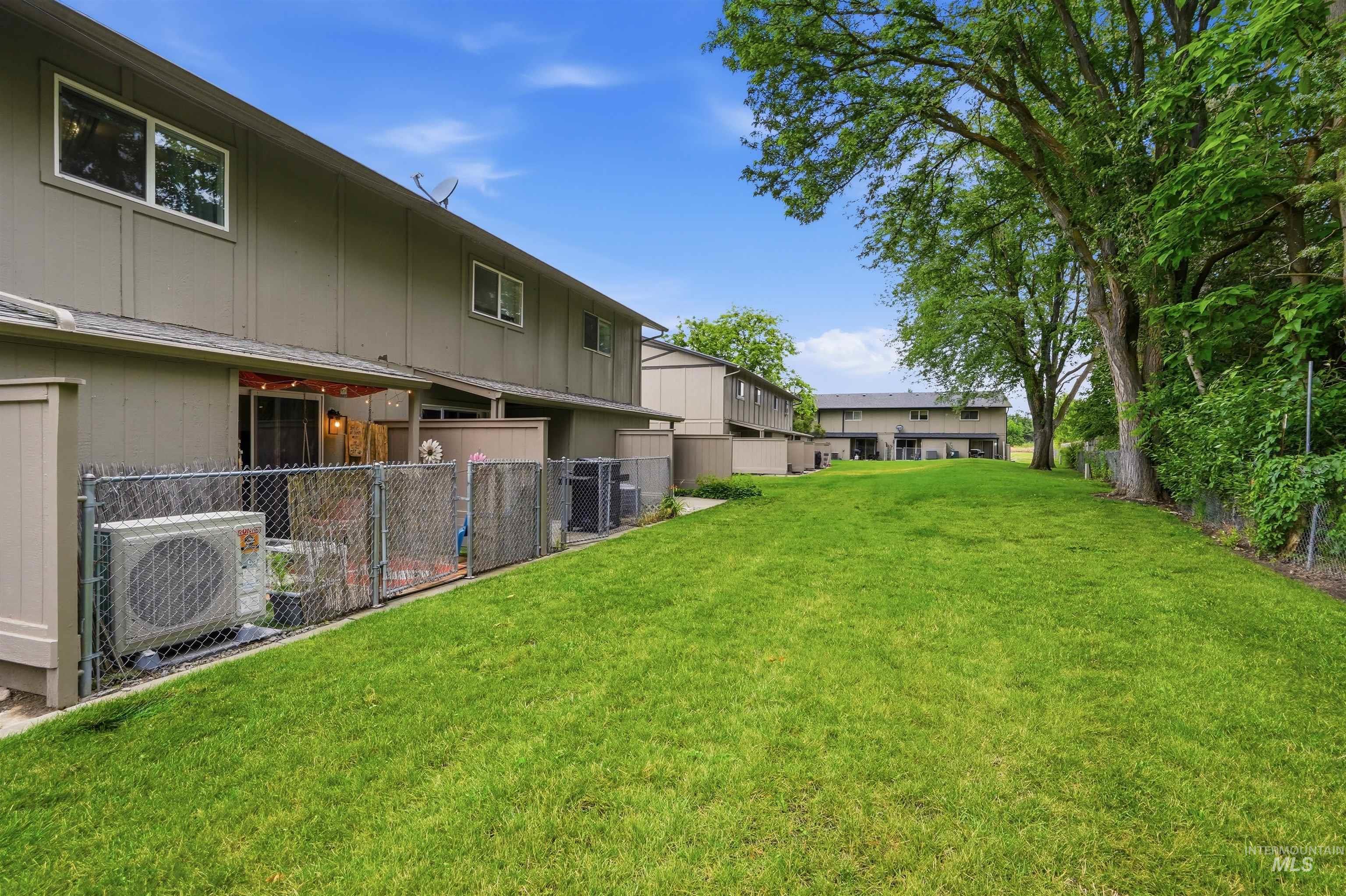 312 N Eagle Glen Lane, Eagle, Idaho 83616, 2 Bedrooms, 1.5 Bathrooms, Residential For Sale, Price $320,995,MLS 98993461
