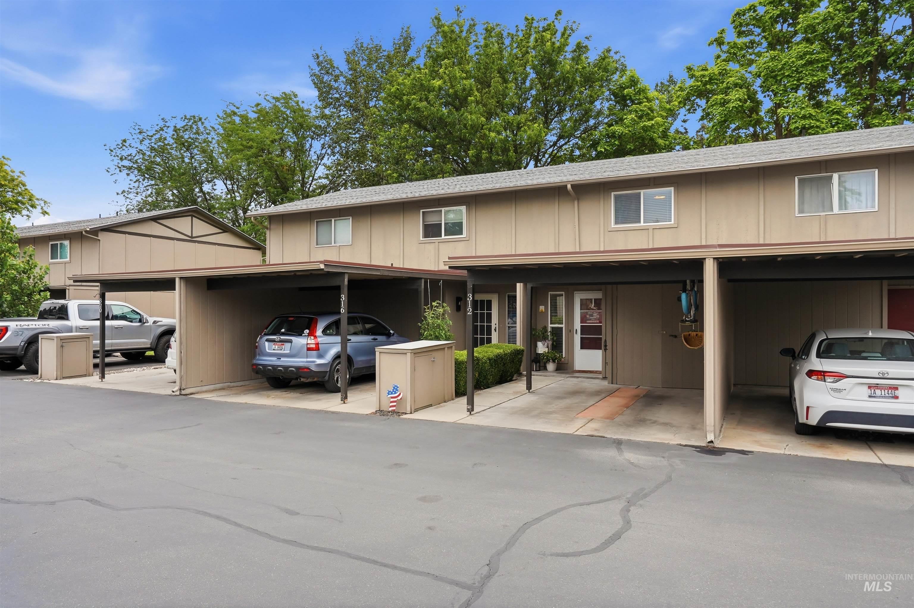 312 N Eagle Glen Lane, Eagle, Idaho 83616, 2 Bedrooms, 1.5 Bathrooms, Residential For Sale, Price $320,995,MLS 98993461