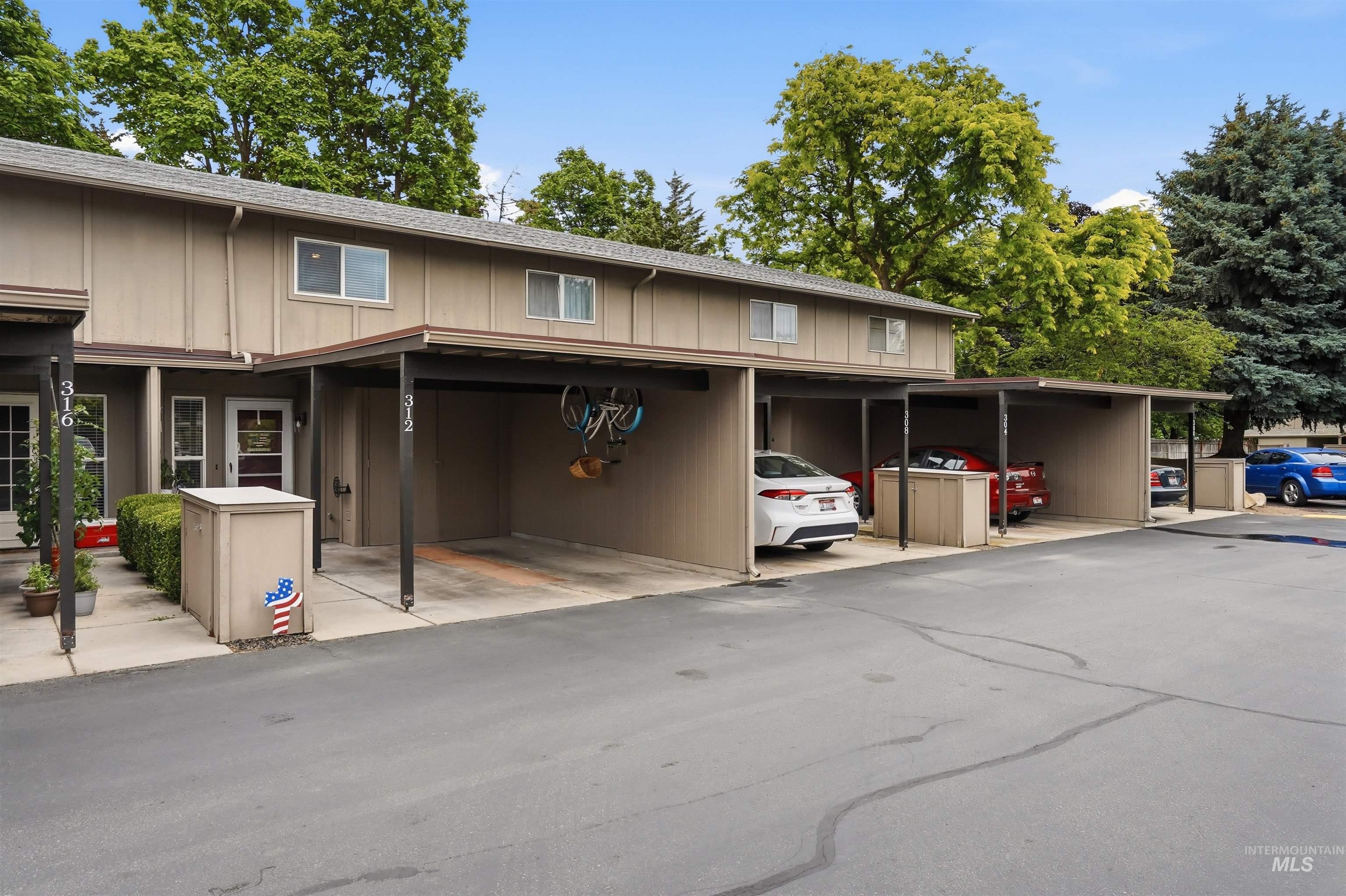 312 N Eagle Glen Lane, Eagle, Idaho 83616, 2 Bedrooms, 1.5 Bathrooms, Residential For Sale, Price $320,995,MLS 98993461