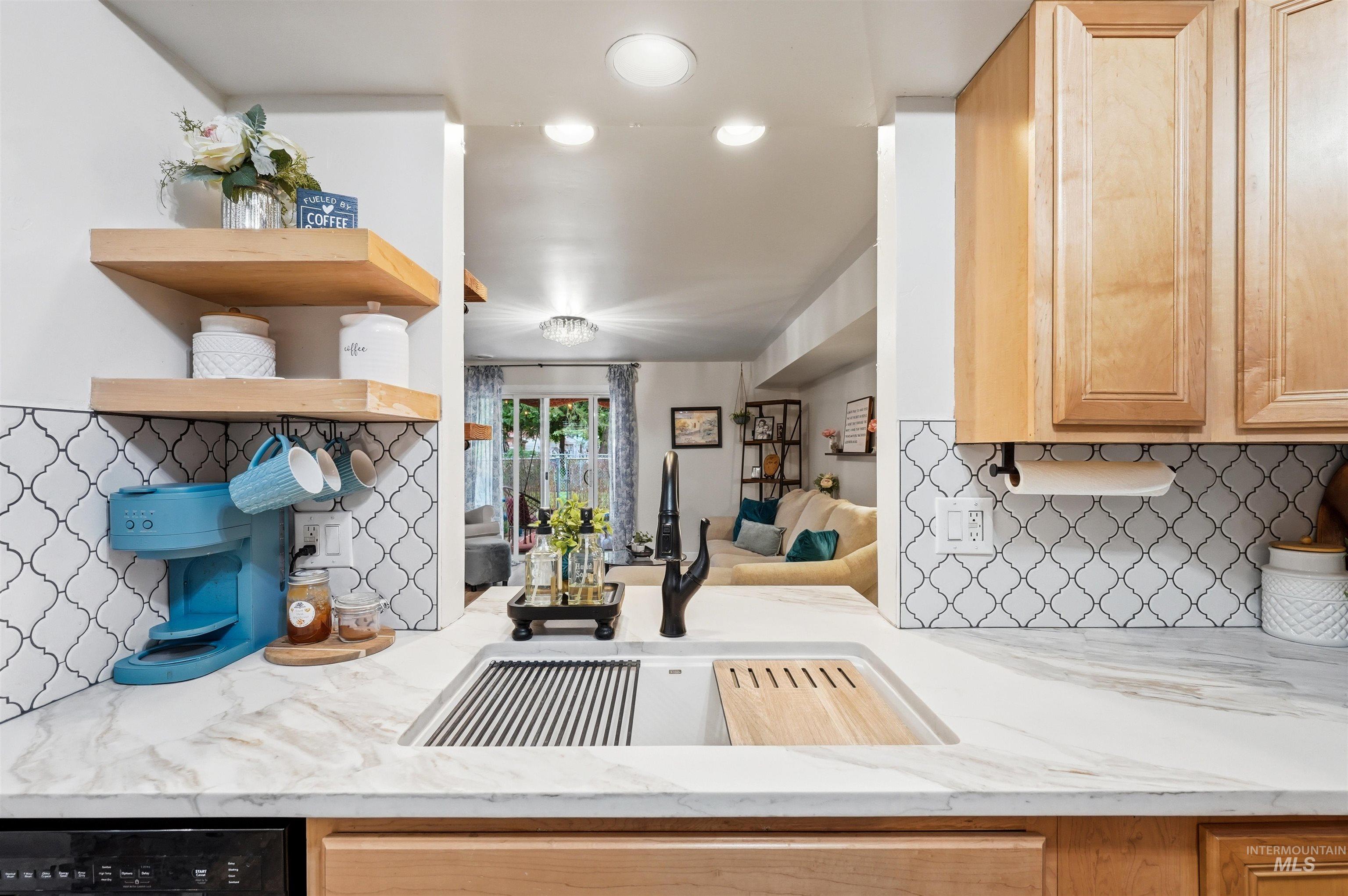 312 N Eagle Glen Lane, Eagle, Idaho 83616, 2 Bedrooms, 1.5 Bathrooms, Residential For Sale, Price $320,995,MLS 98993461