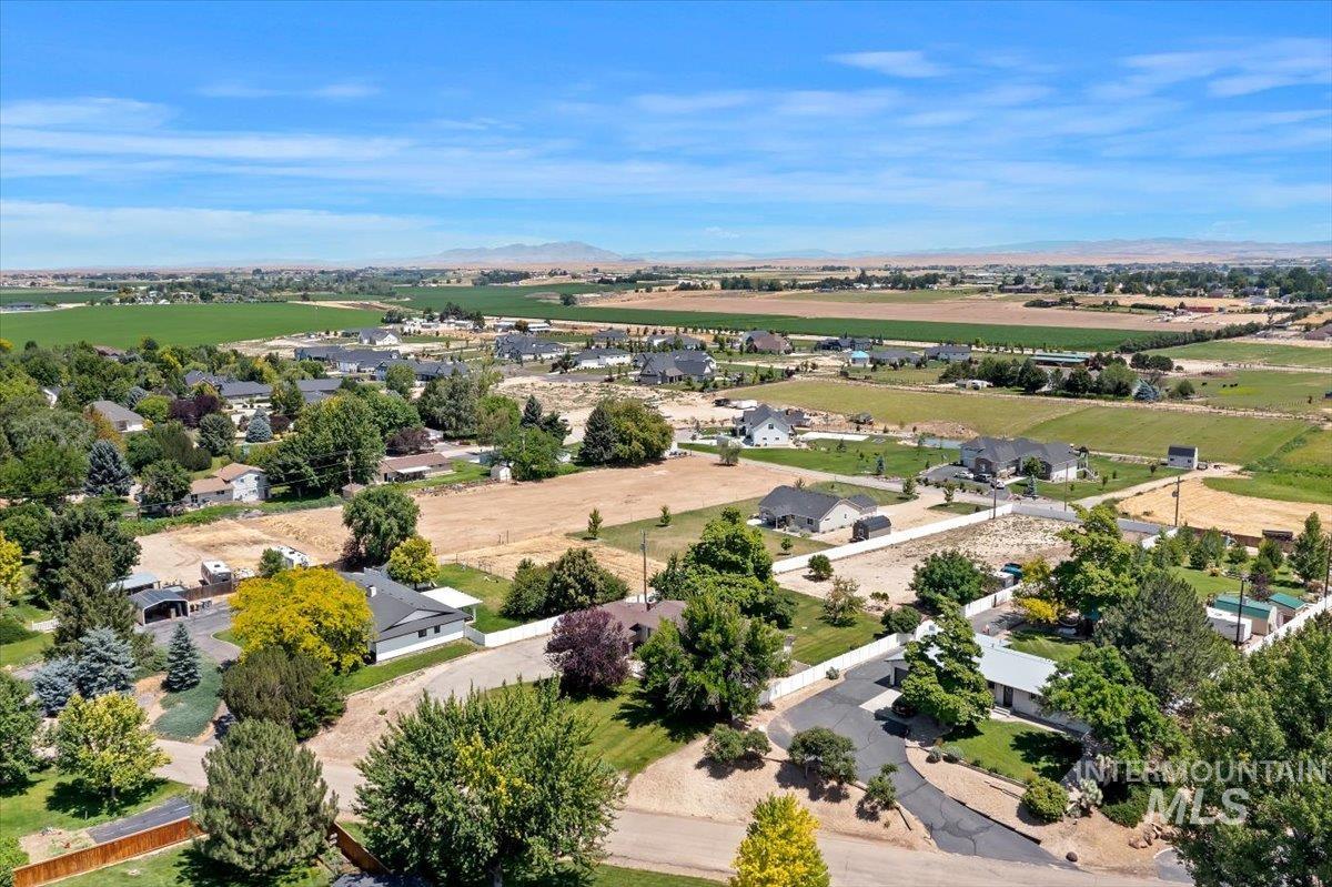 25150 Geri Lane, Caldwell, Idaho 83607, 5 Bedrooms, 3 Bathrooms, Residential For Sale, Price $679,900,MLS 98993462