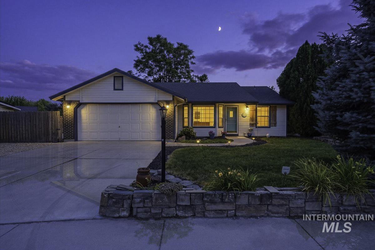 1579 E. Oakridge, Boise, Idaho 83716, 3 Bedrooms, 2 Bathrooms, Residential For Sale, Price $519,000,MLS 98993466