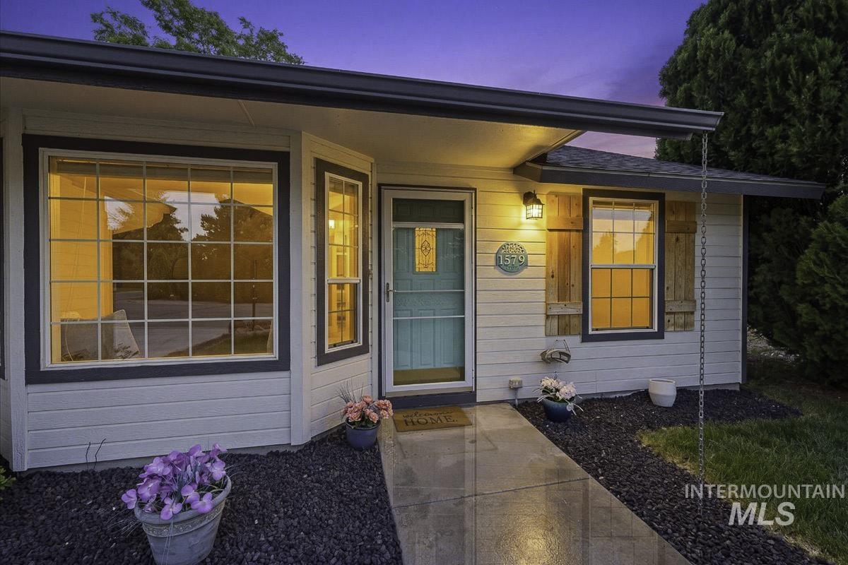 1579 E. Oakridge, Boise, Idaho 83716, 3 Bedrooms, 2 Bathrooms, Residential For Sale, Price $519,000,MLS 98993466