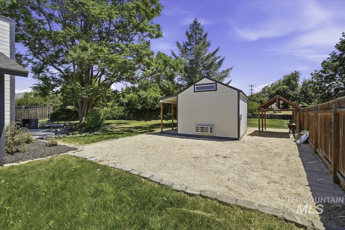 1579 E. Oakridge, Boise, Idaho 83716, 3 Bedrooms, 2 Bathrooms, Residential For Sale, Price $519,000,MLS 98993466