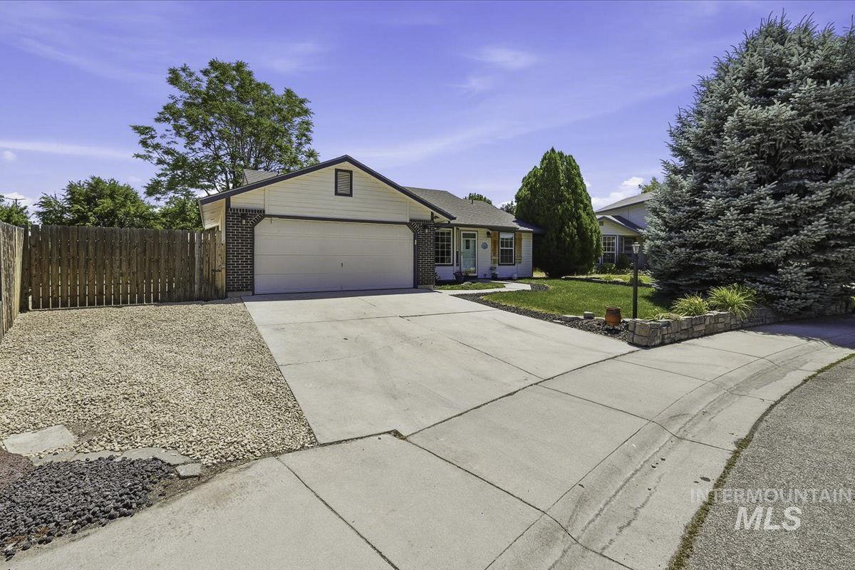 1579 E. Oakridge, Boise, Idaho 83716, 3 Bedrooms, 2 Bathrooms, Residential For Sale, Price $519,000,MLS 98993466