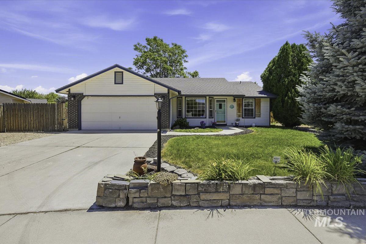 1579 E. Oakridge, Boise, Idaho 83716, 3 Bedrooms, 2 Bathrooms, Residential For Sale, Price $519,000,MLS 98993466