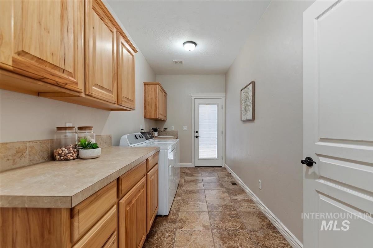 2324 S Kaesemeyer Ln, Kuna, Idaho 83634, 4 Bedrooms, 2.5 Bathrooms, Residential For Sale, Price $1,500,000, 98993467