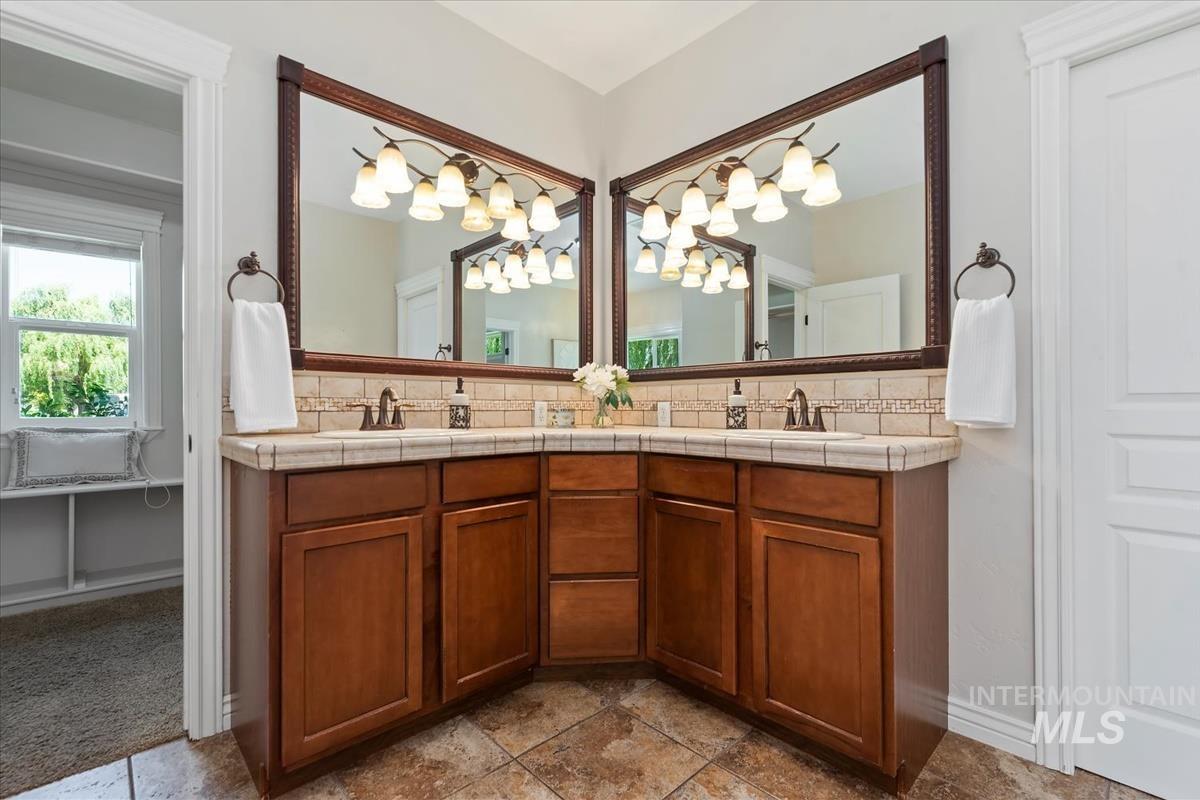 2324 S Kaesemeyer Ln, Kuna, Idaho 83634, 4 Bedrooms, 2.5 Bathrooms, Residential For Sale, Price $1,500,000, 98993467