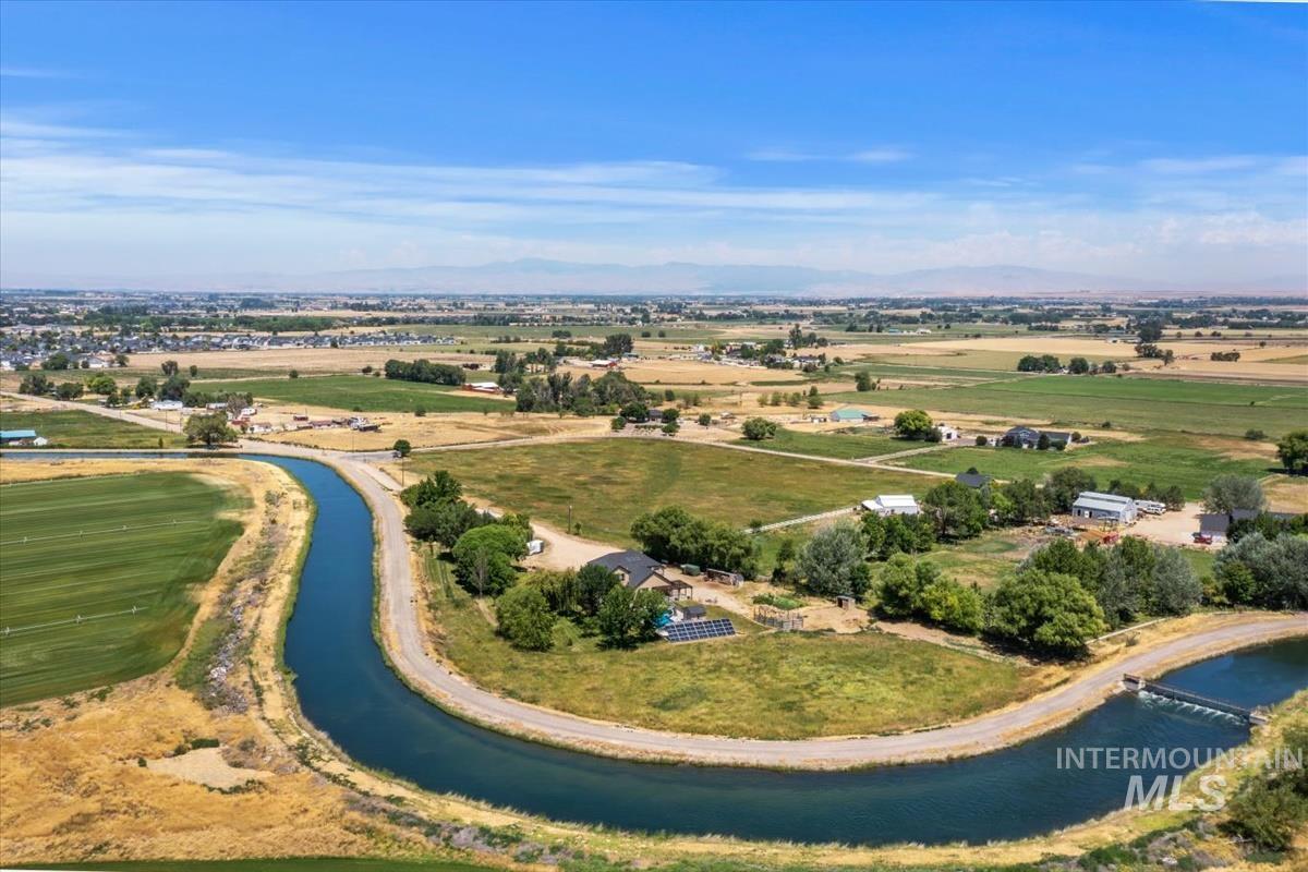 2324 S Kaesemeyer Ln, Kuna, Idaho 83634, 4 Bedrooms, 2.5 Bathrooms, Residential For Sale, Price $1,500,000, 98993467
