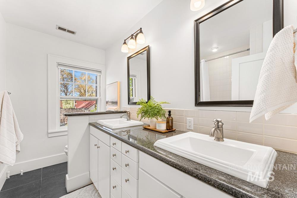 915 N 17th St, Boise, Idaho 83702, 4 Bedrooms, 3.5 Bathrooms, Residential For Sale, Price $1,549,000,MLS 98993472