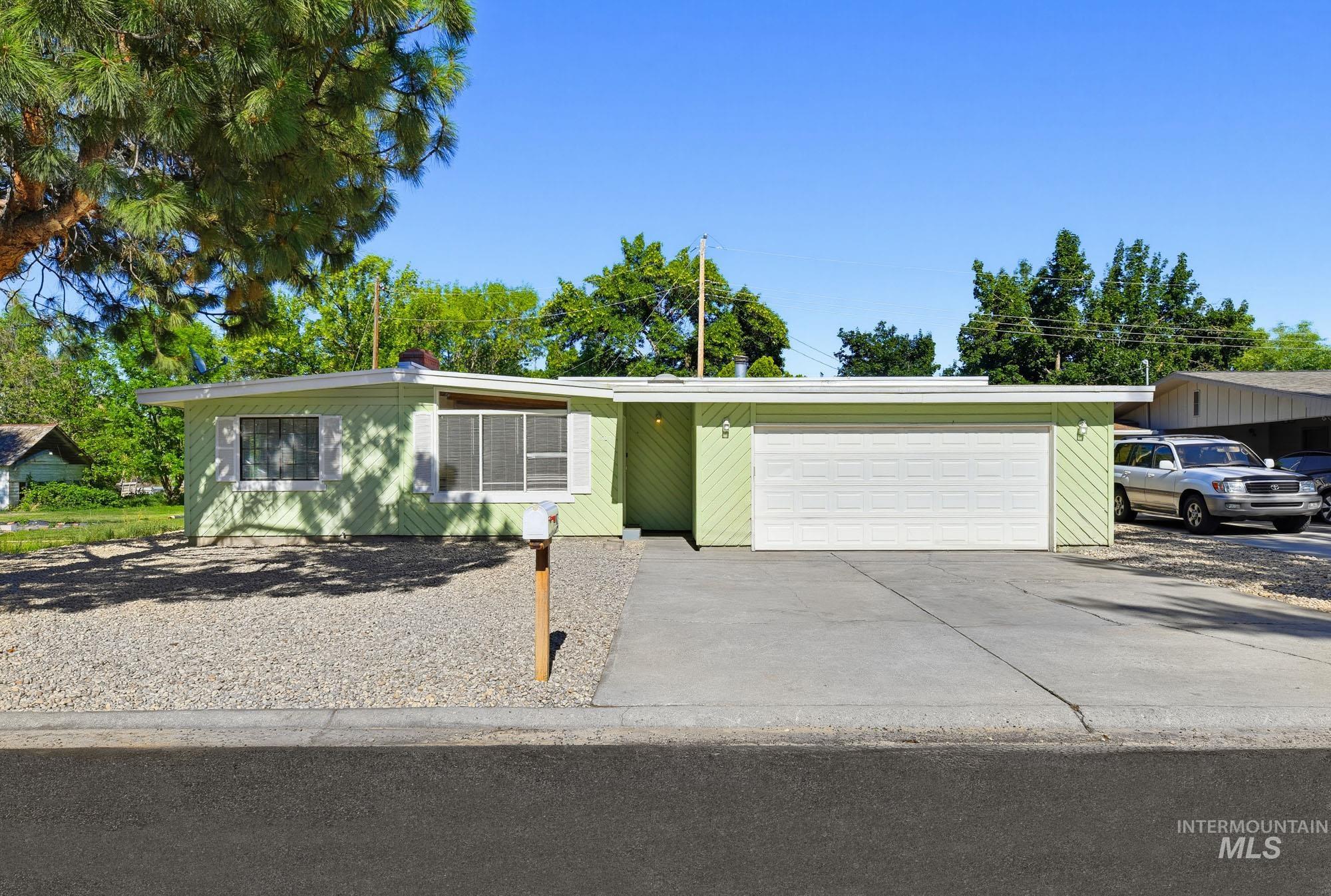 2504 S Annett St, Boise, Idaho 83705, 3 Bedrooms, 2 Bathrooms, Residential For Sale, Price $434,999, 98993473