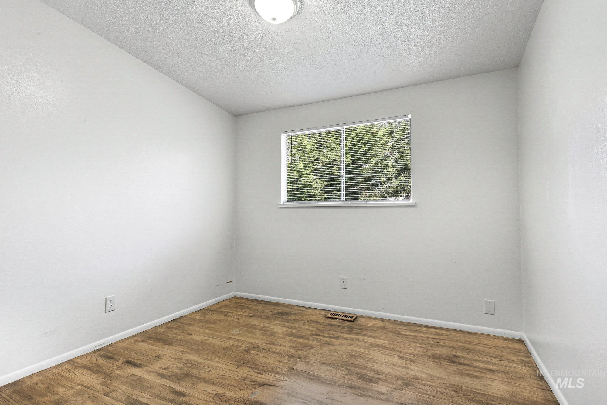2504 S Annett St, Boise, Idaho 83705, 3 Bedrooms, 2 Bathrooms, Residential For Sale, Price $434,999, 98993473