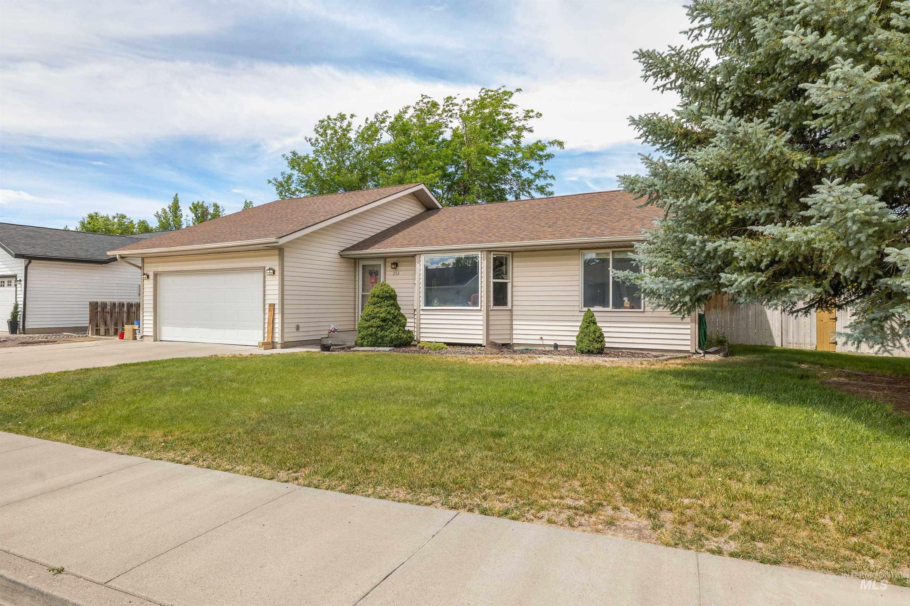 253 Coronado Ave, Twin Falls, Idaho 83301, 3 Bedrooms, 2 Bathrooms, Residential For Sale, Price $389,000, 98993478